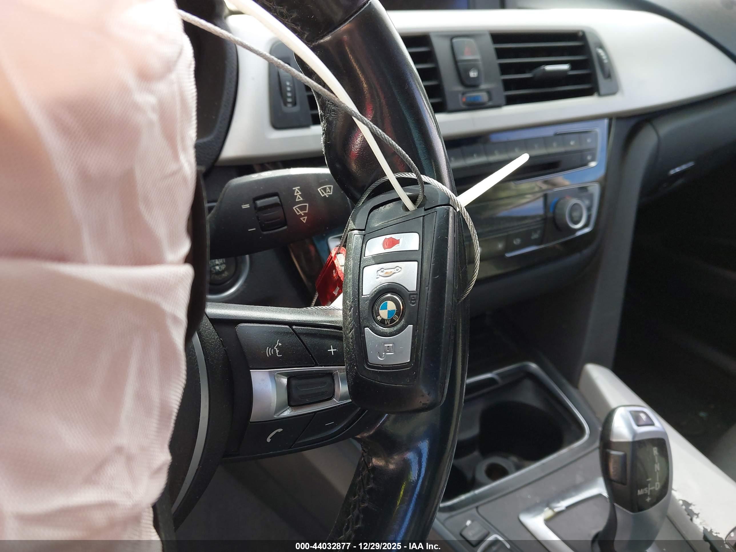 BMW 320I image 11