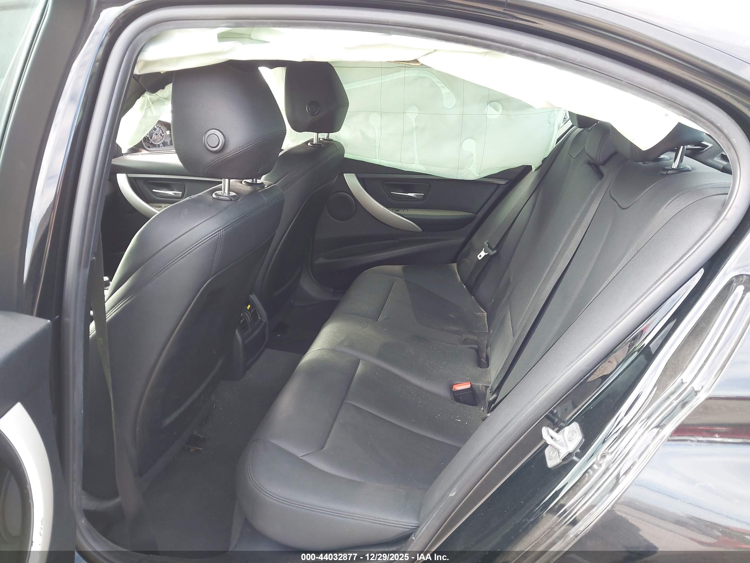BMW 320I image 8