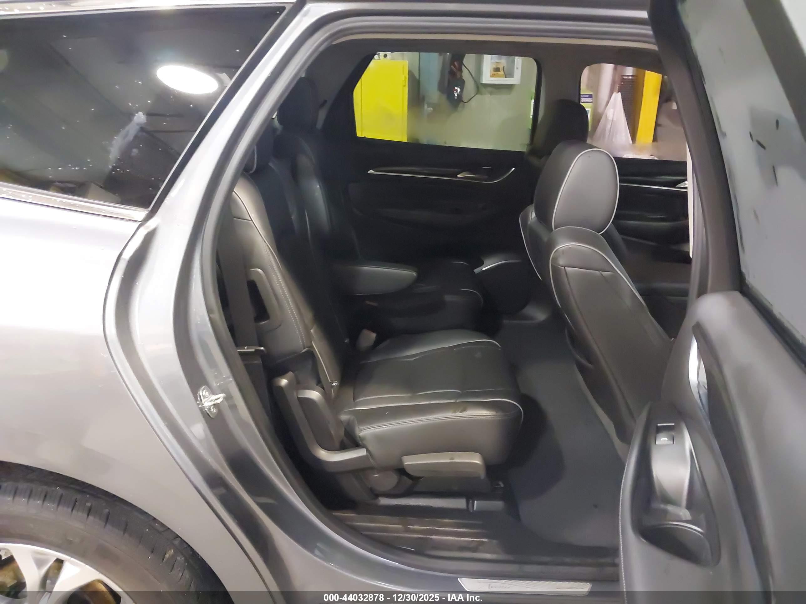 BUICK ENCLAVE image 8