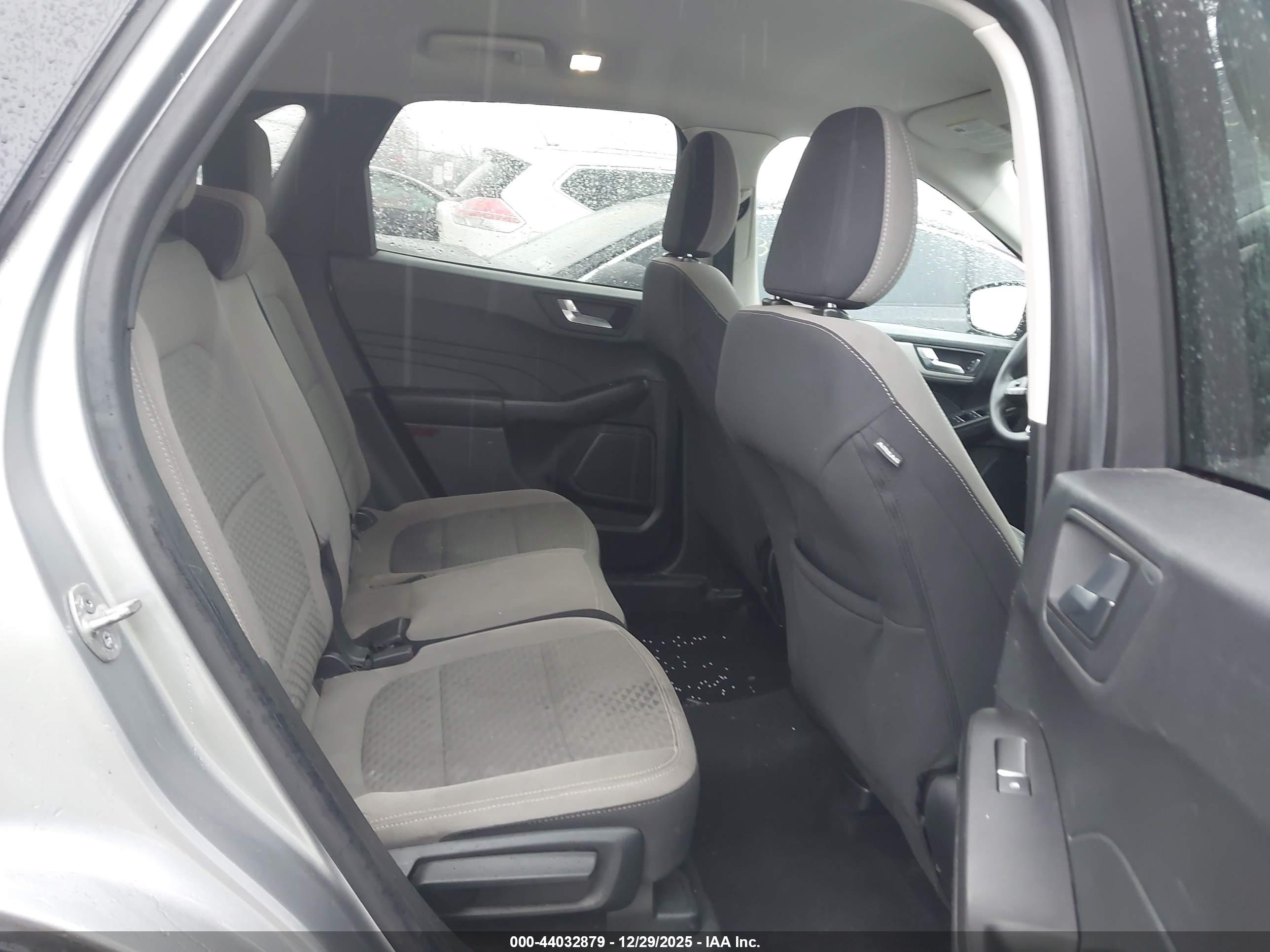FORD ESCAPE image 8