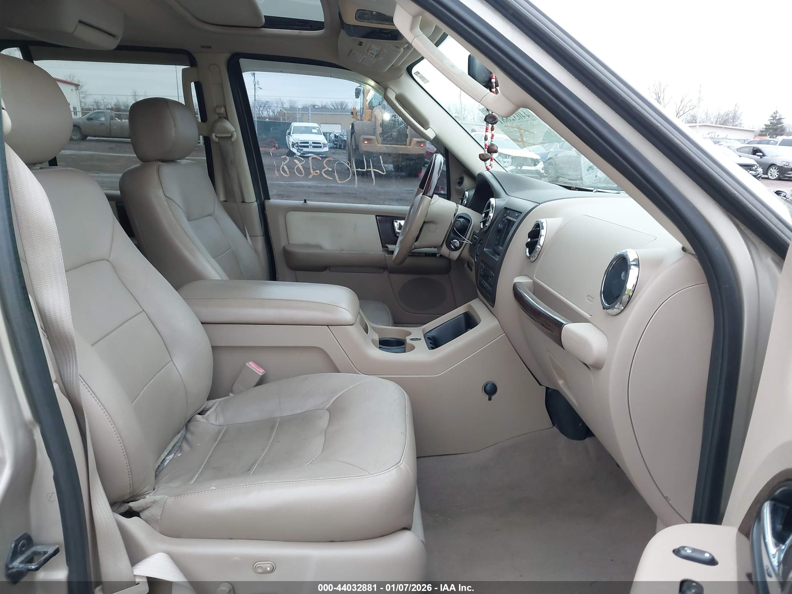 FORD EXPEDITION image 5
