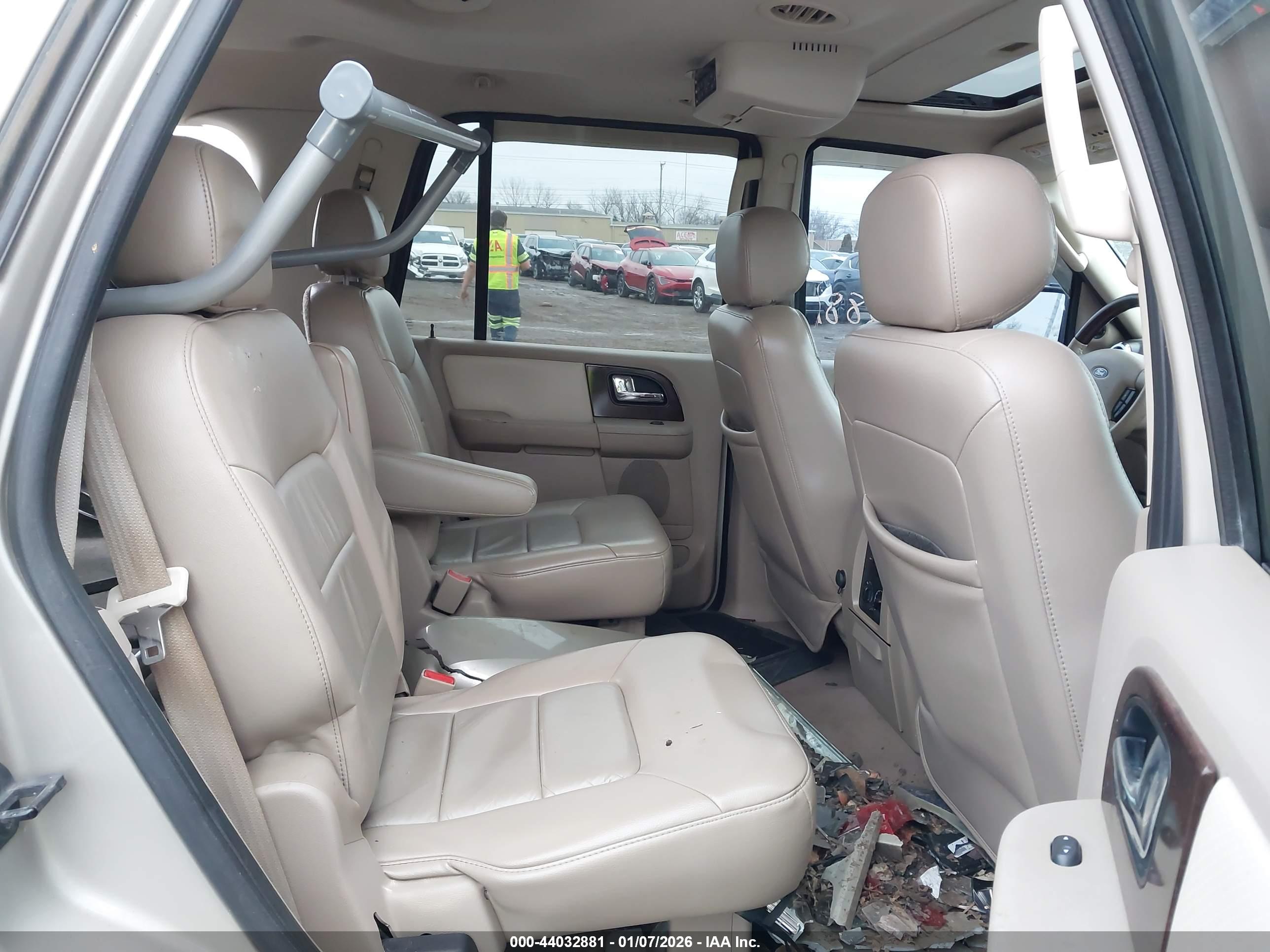 FORD EXPEDITION image 8