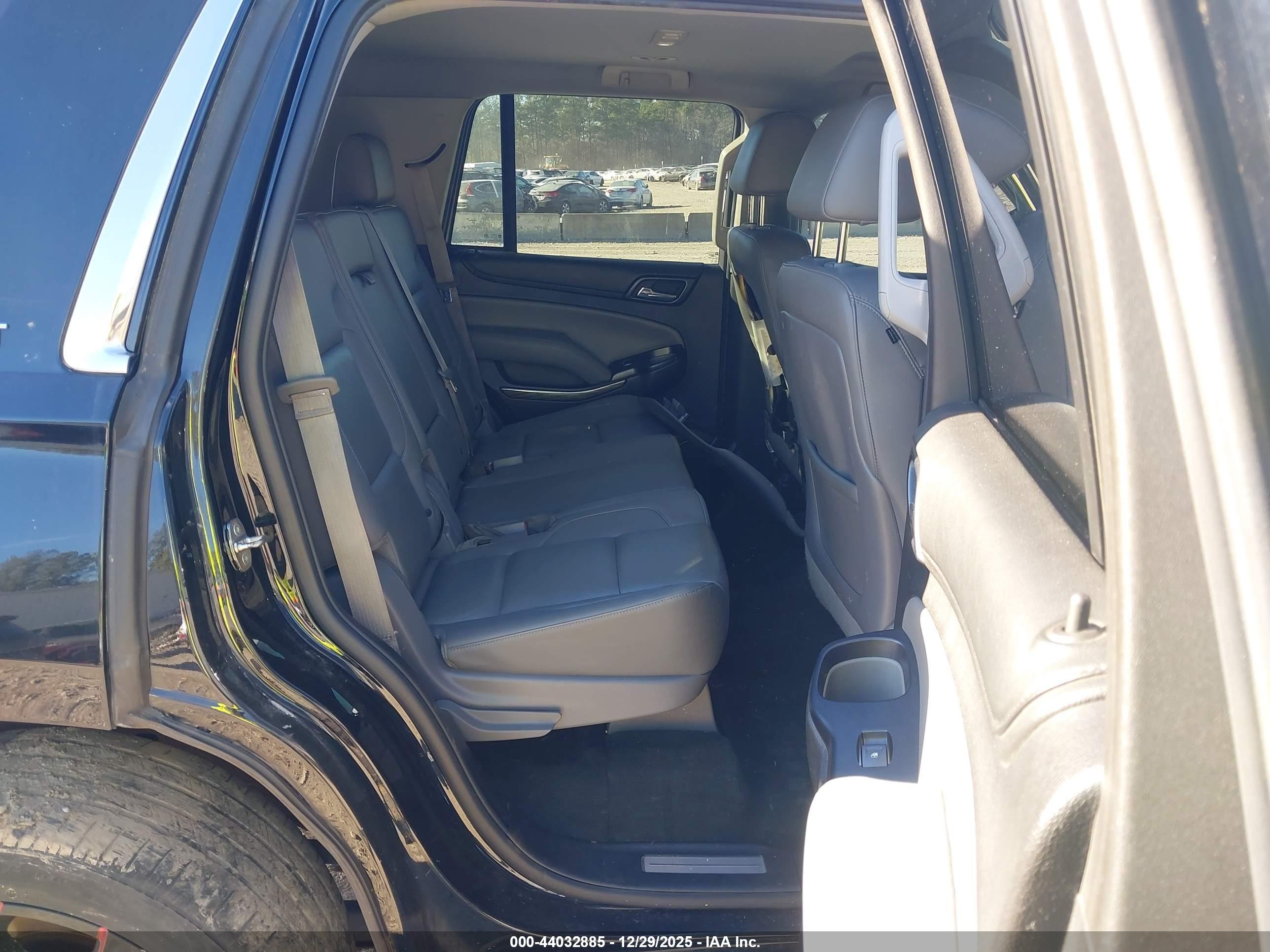 CHEVROLET TAHOE image 8