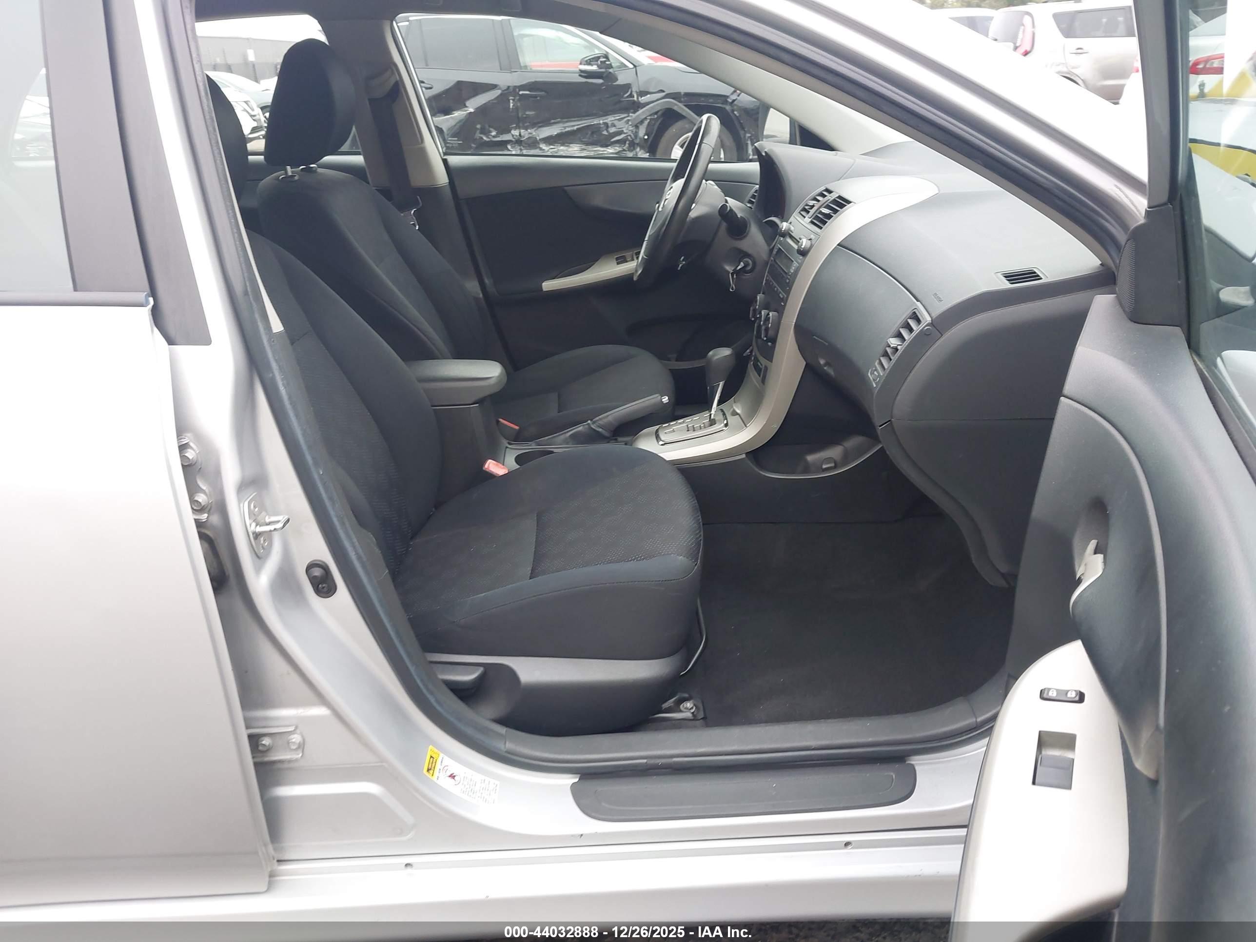 TOYOTA COROLLA image 5