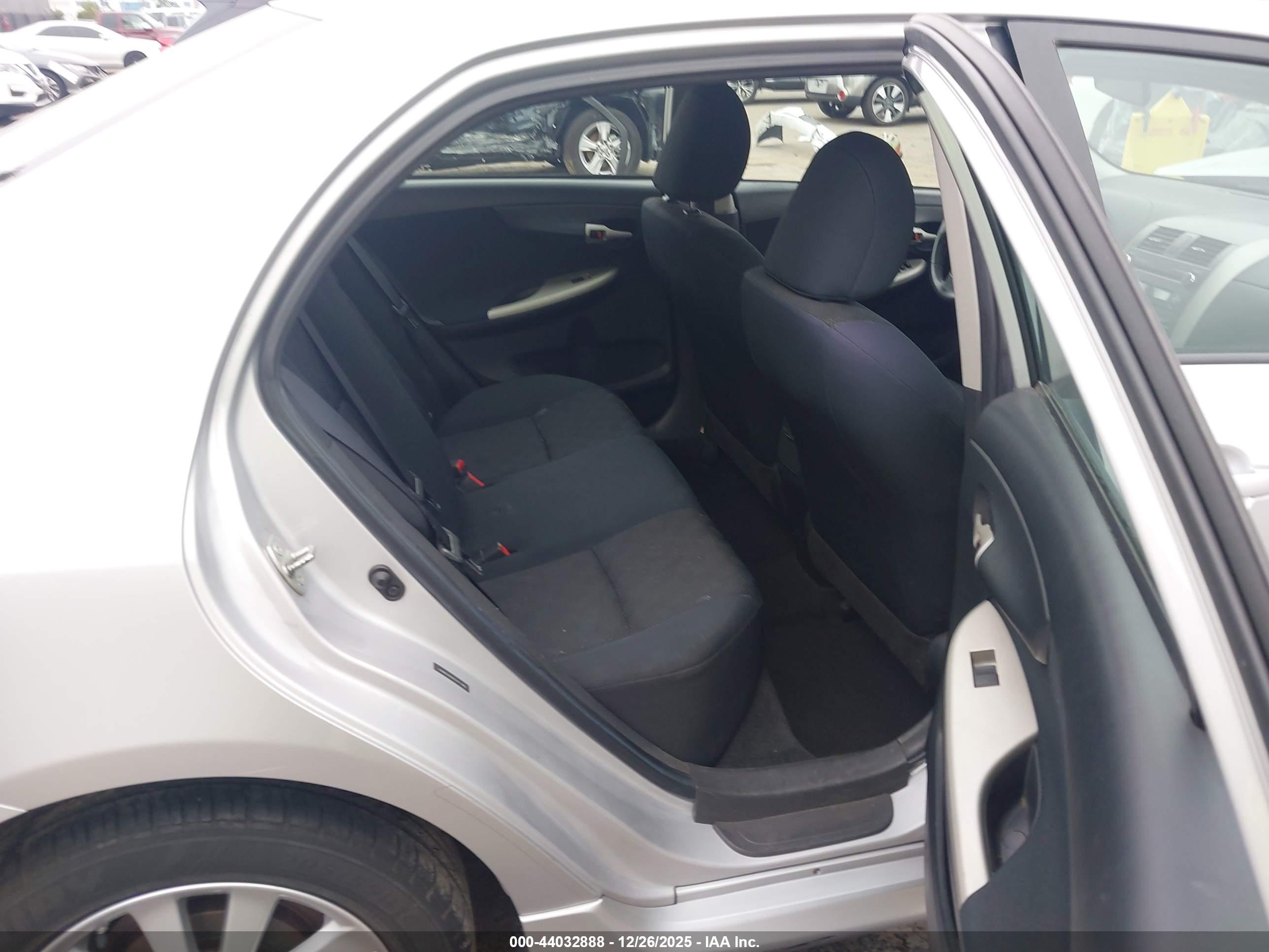 TOYOTA COROLLA image 8
