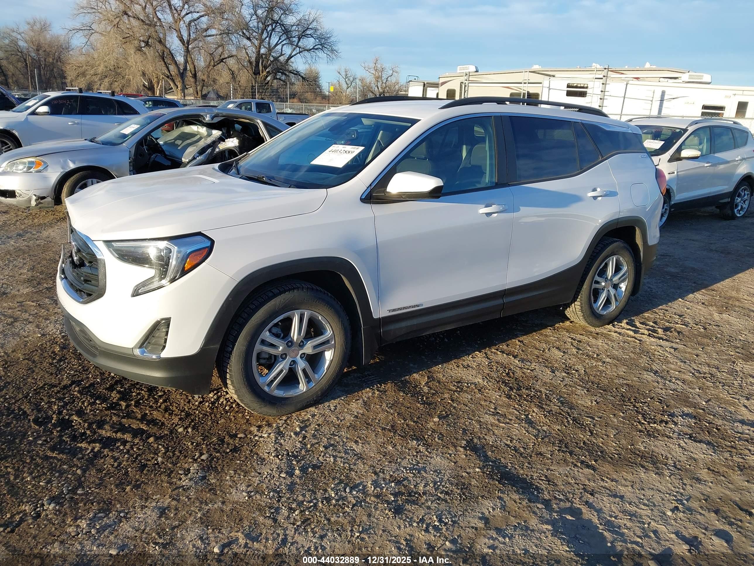 GMC TERRAIN image 2