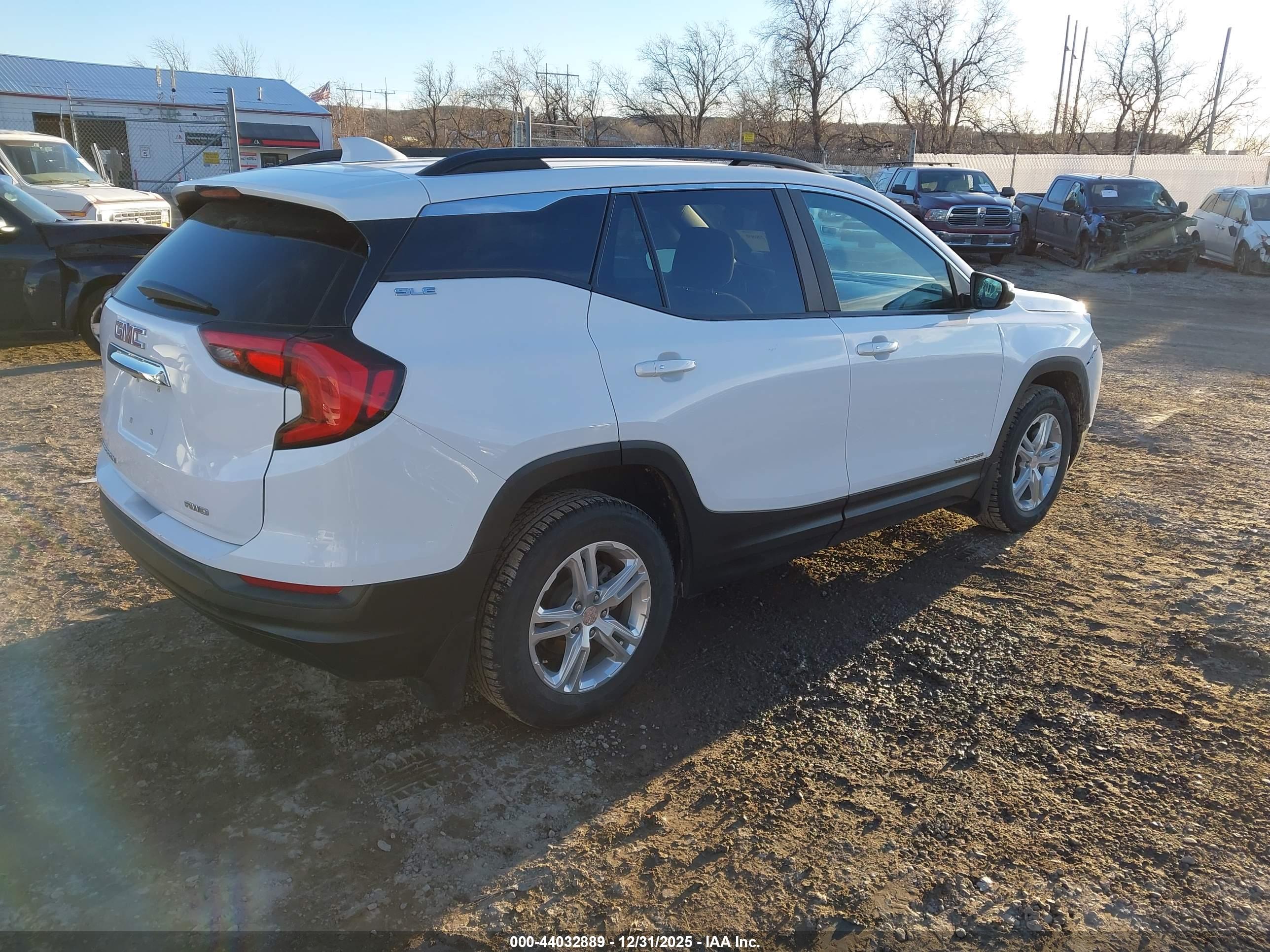 GMC TERRAIN image 4