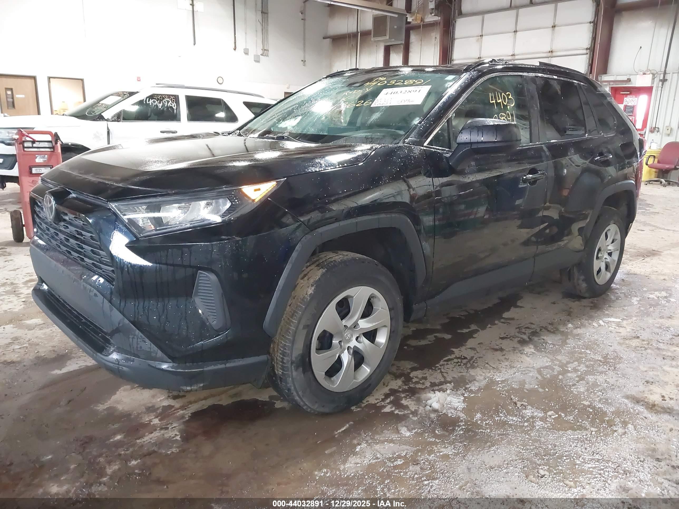 TOYOTA RAV4 image 2