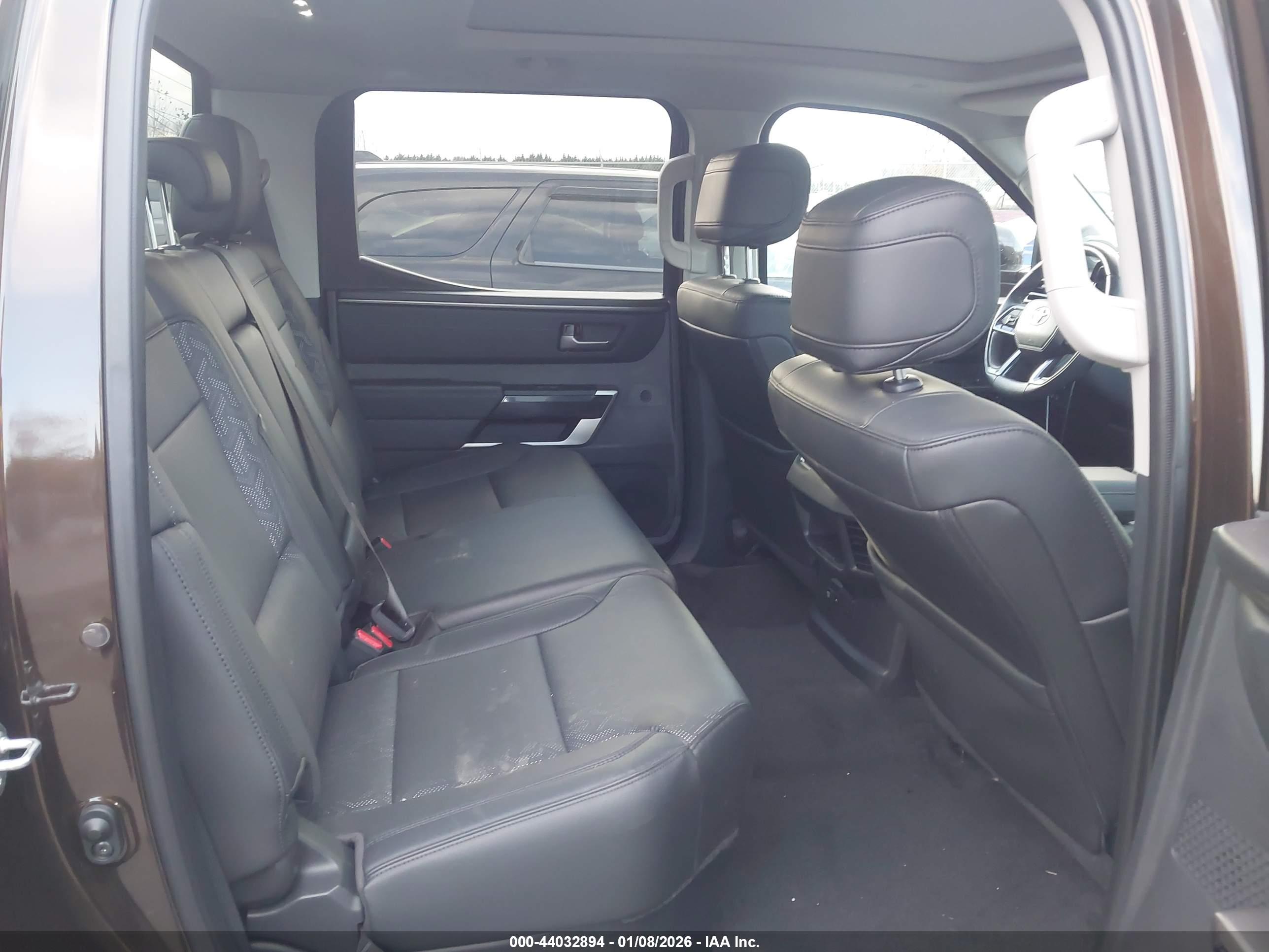 TOYOTA TUNDRA image 8