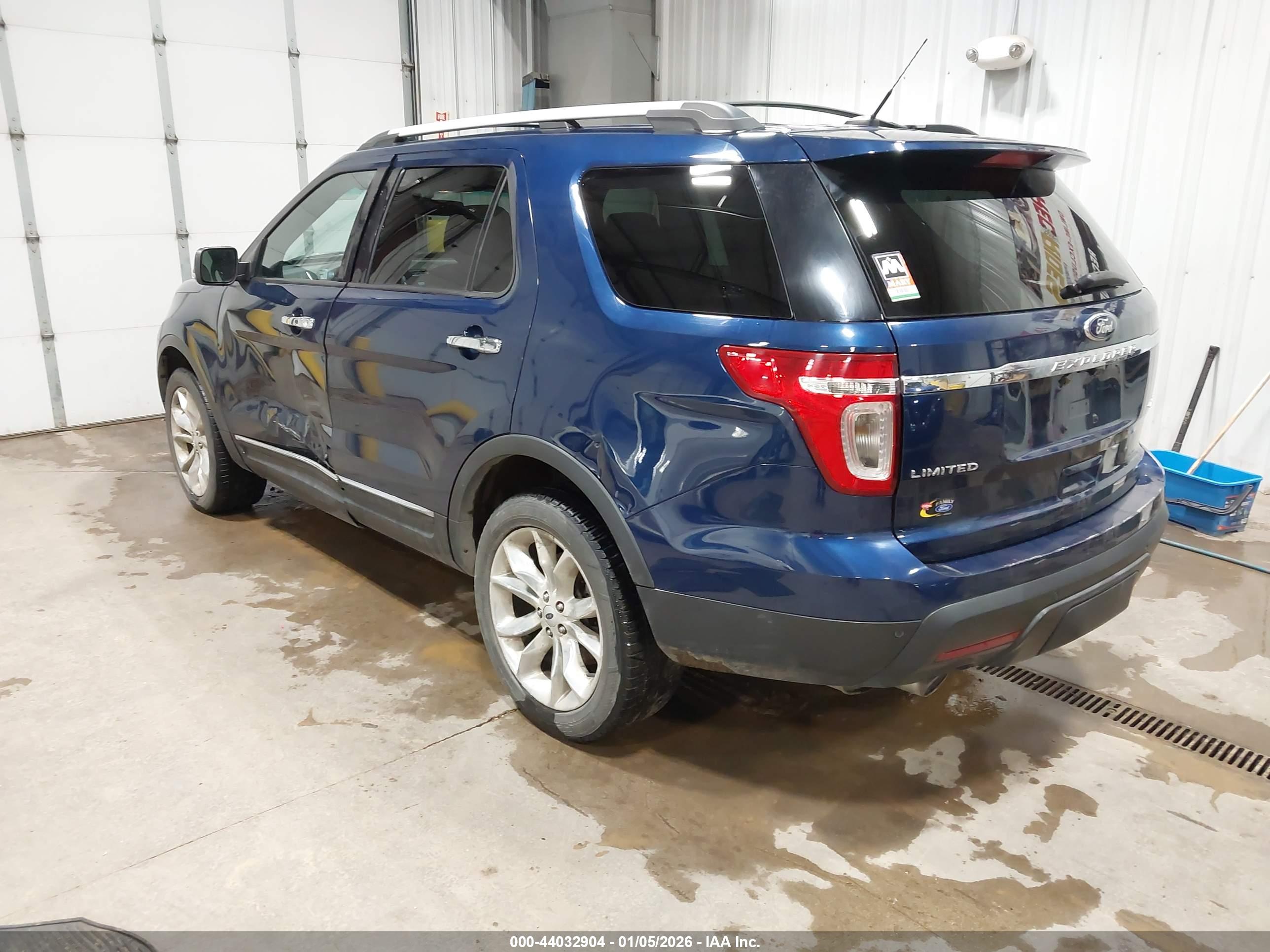 FORD EXPLORER image 3