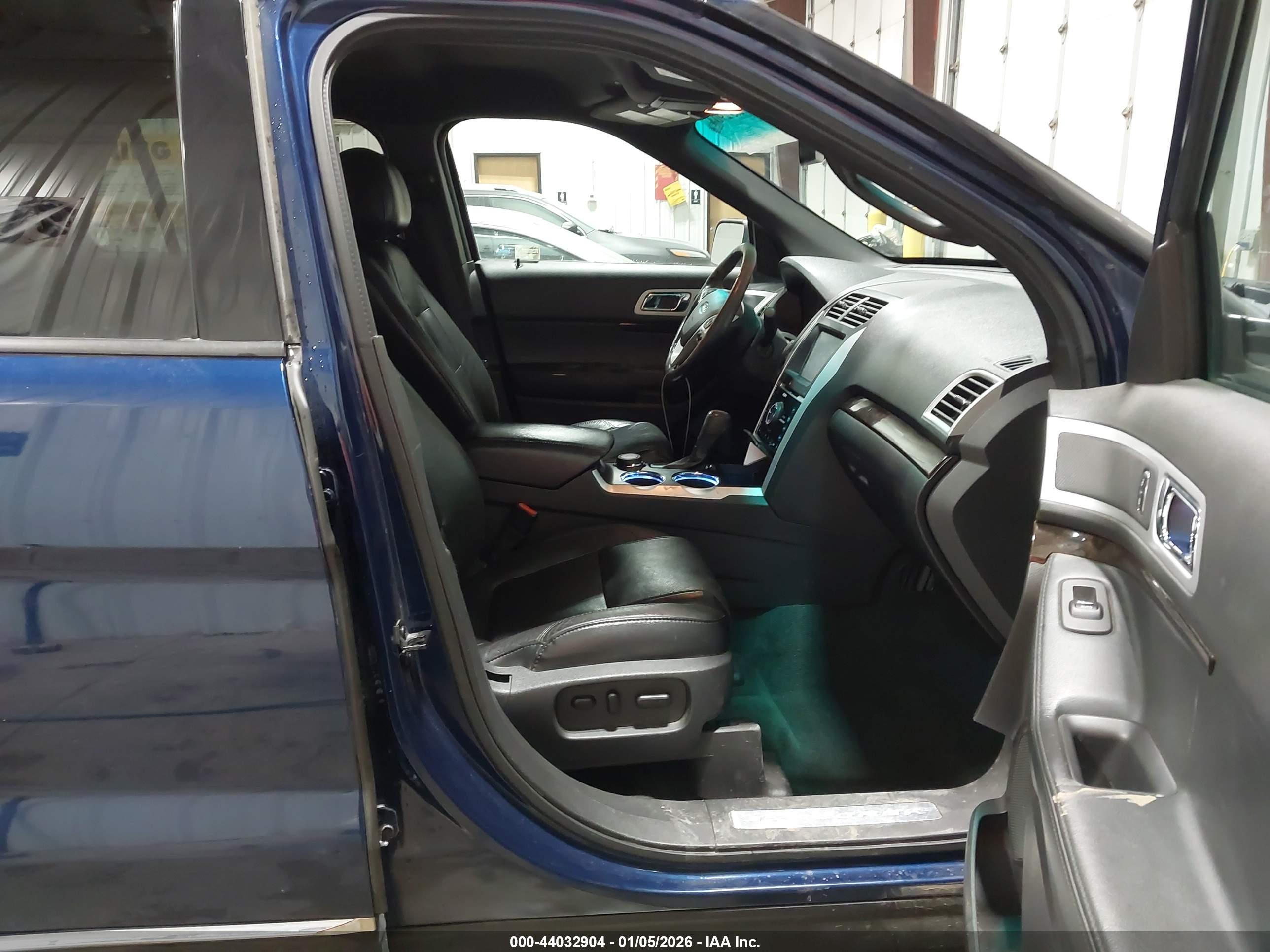 FORD EXPLORER image 5