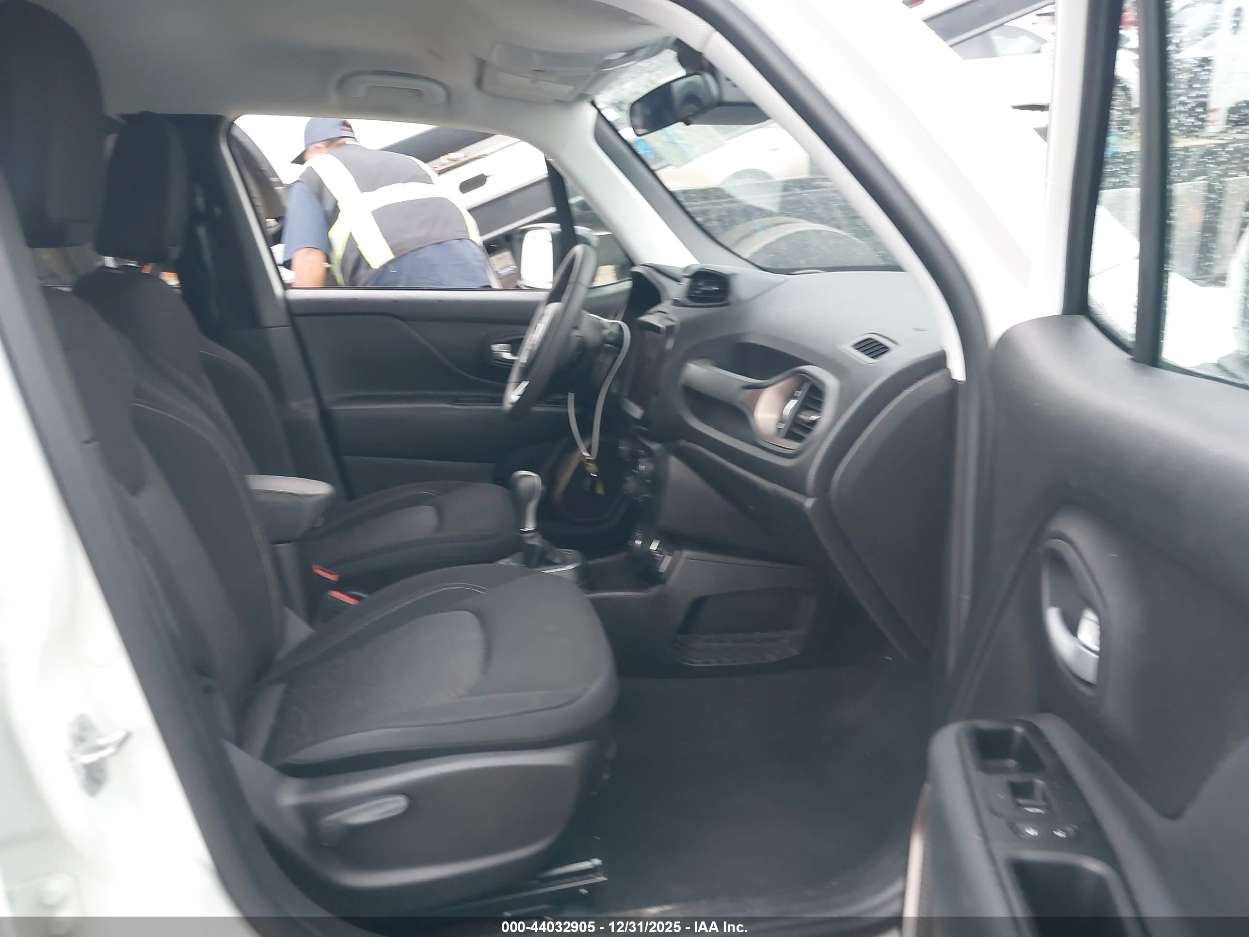 JEEP RENEGADE image 5