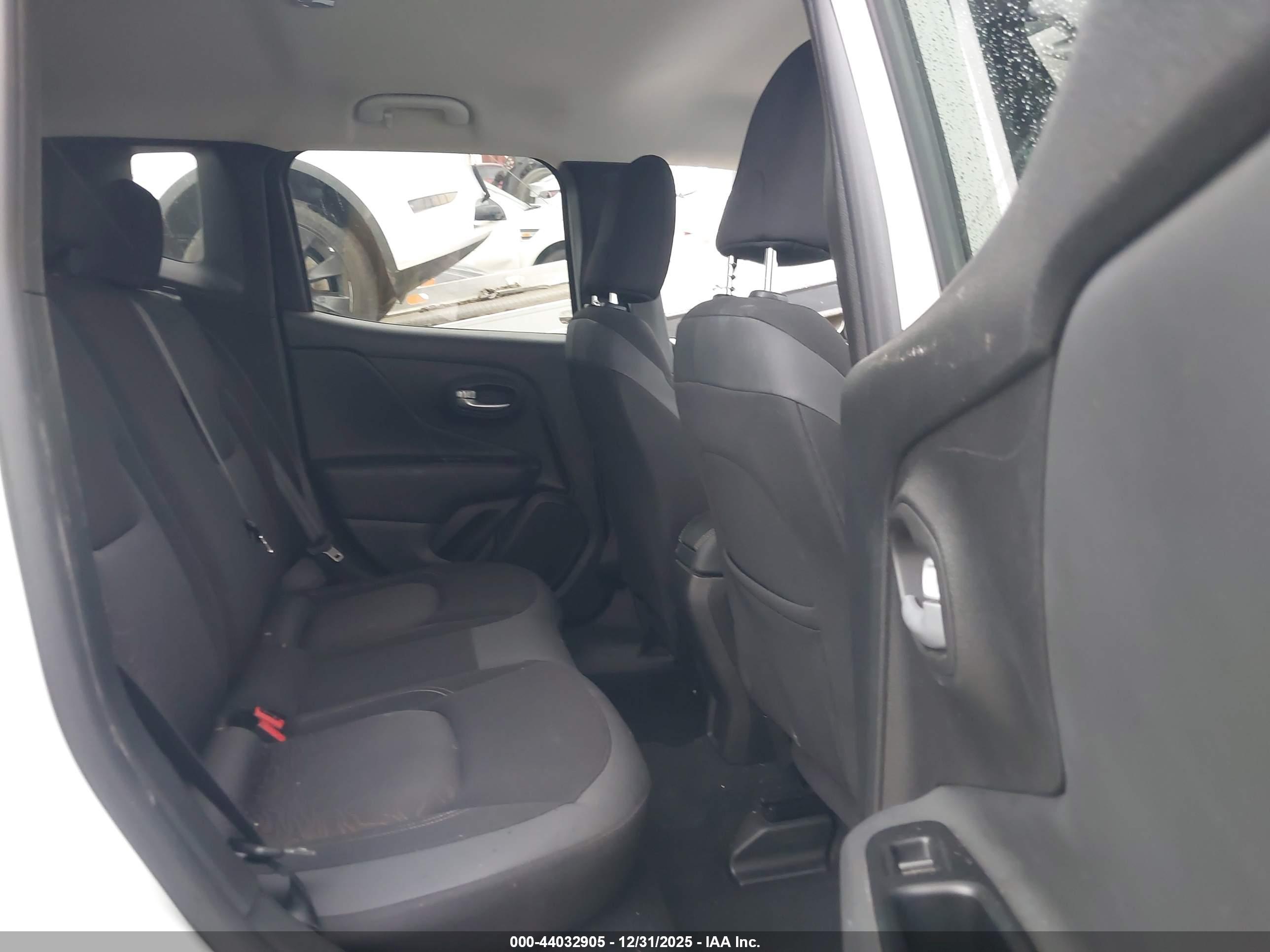 JEEP RENEGADE image 8