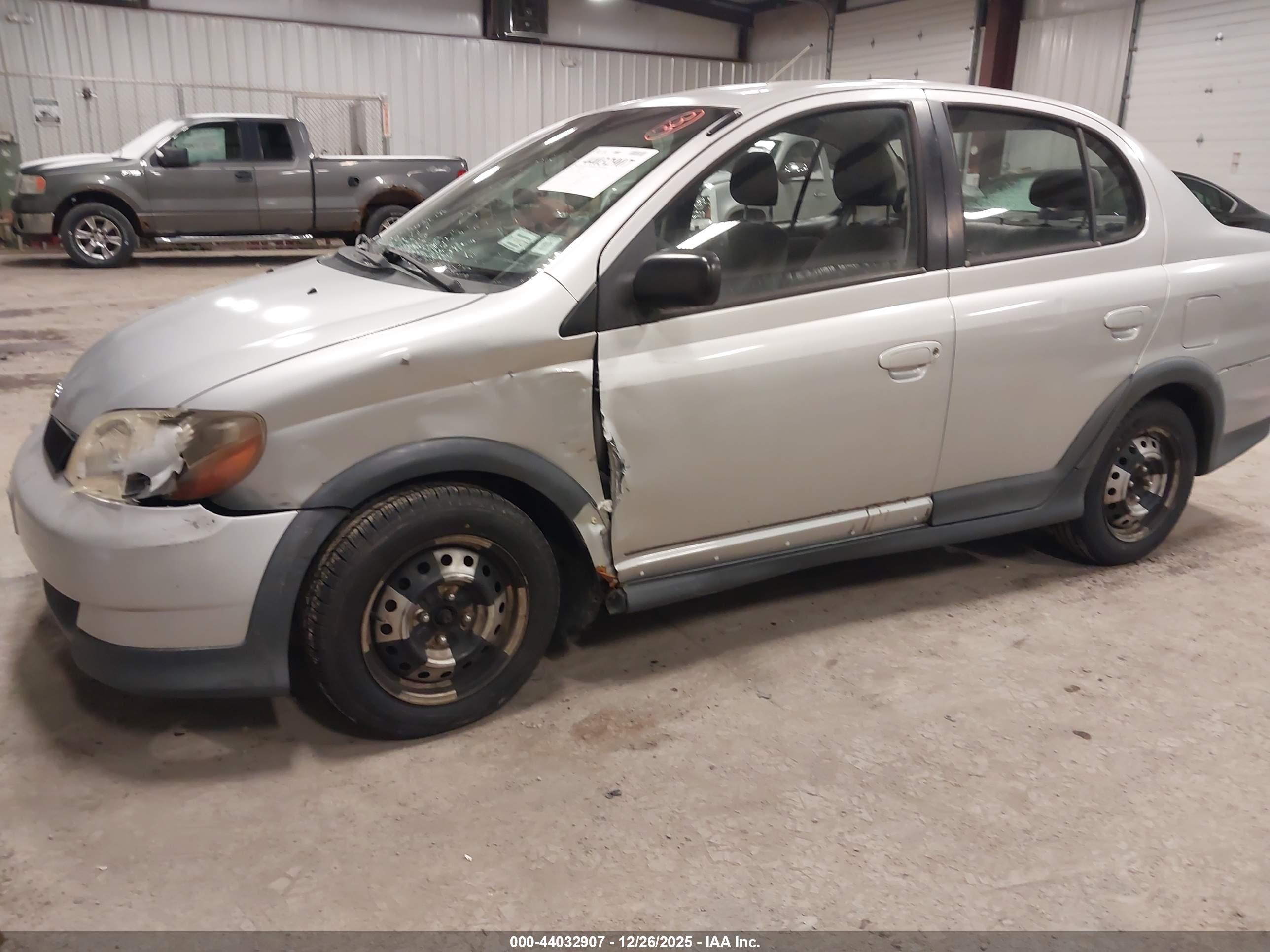 TOYOTA ECHO image 6