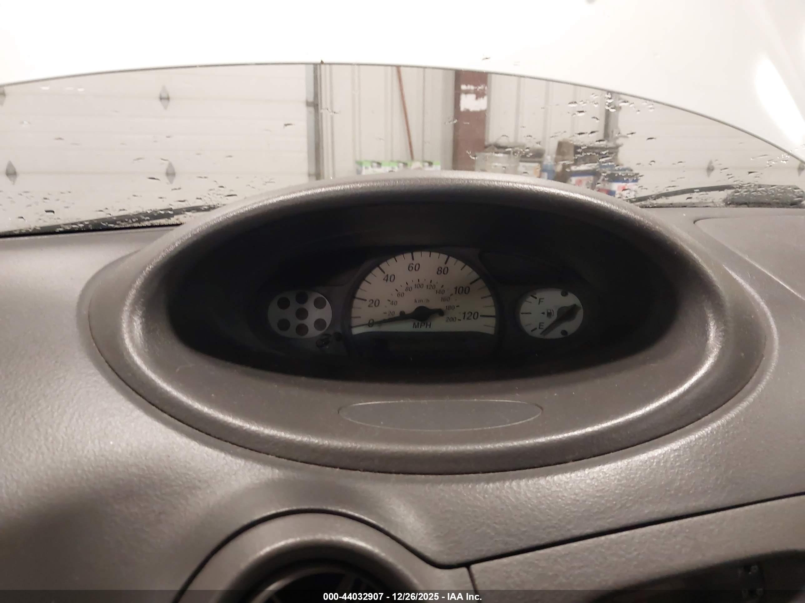 TOYOTA ECHO image 7