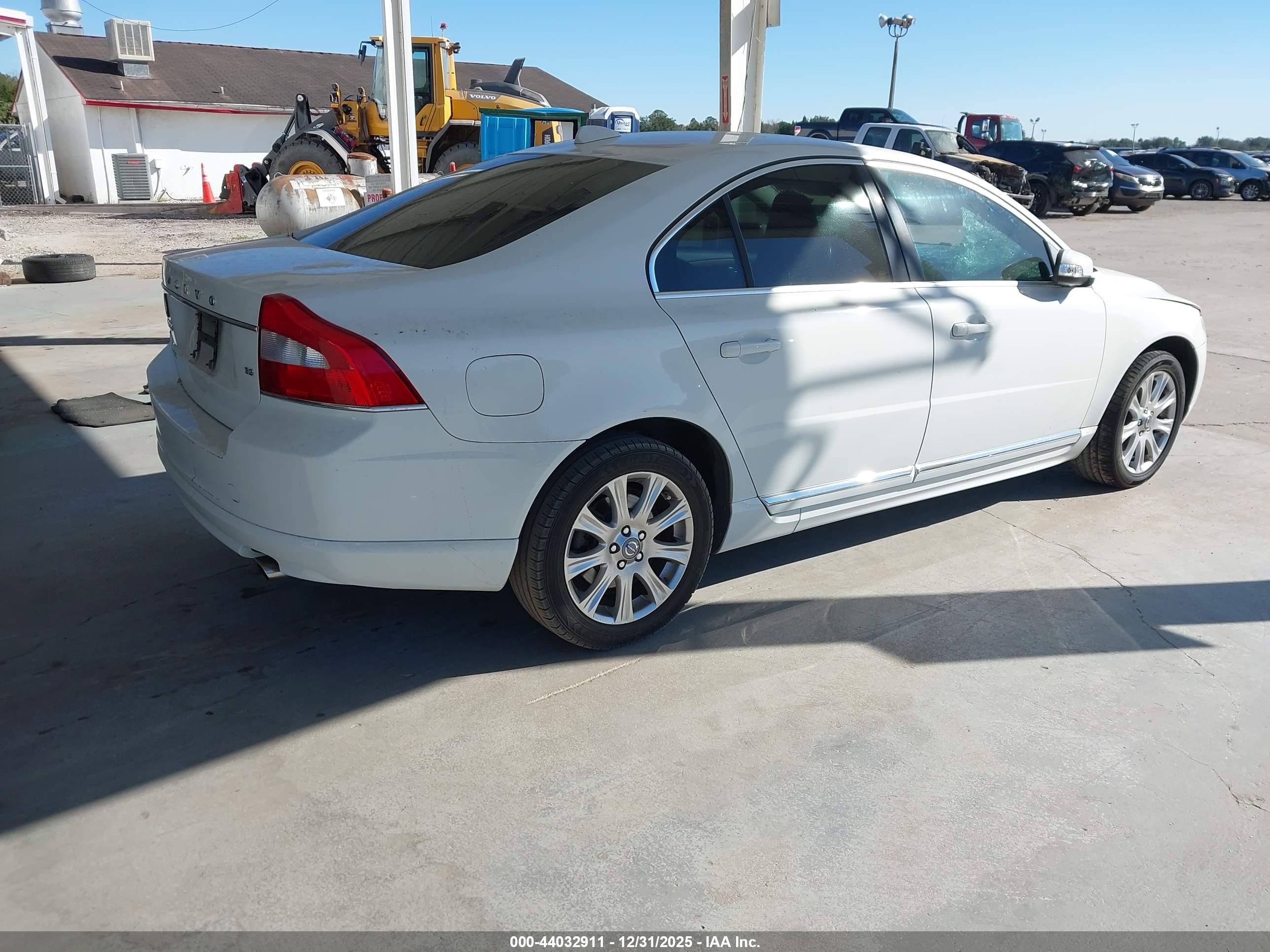 VOLVO S80 image 4