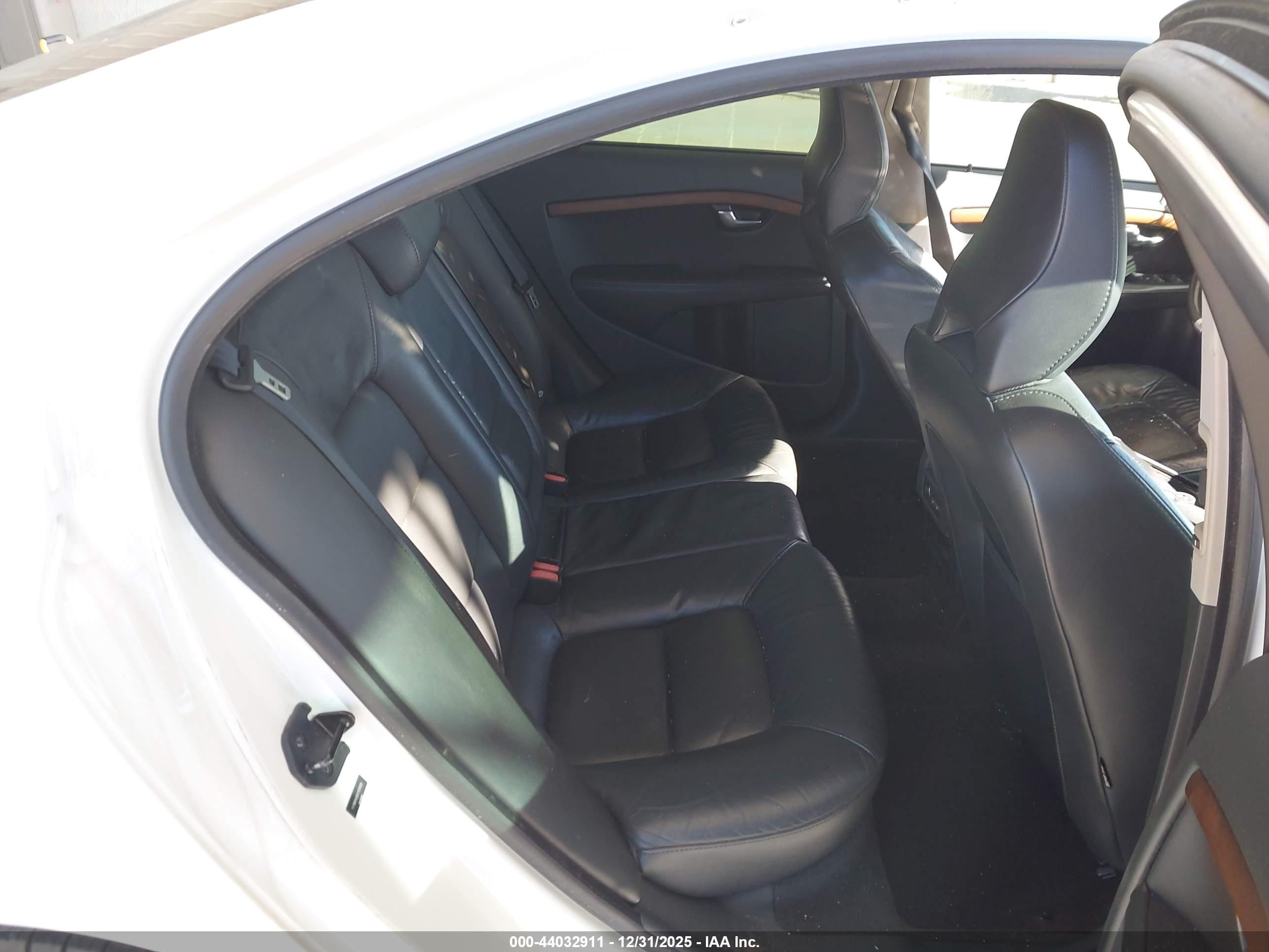 VOLVO S80 image 8