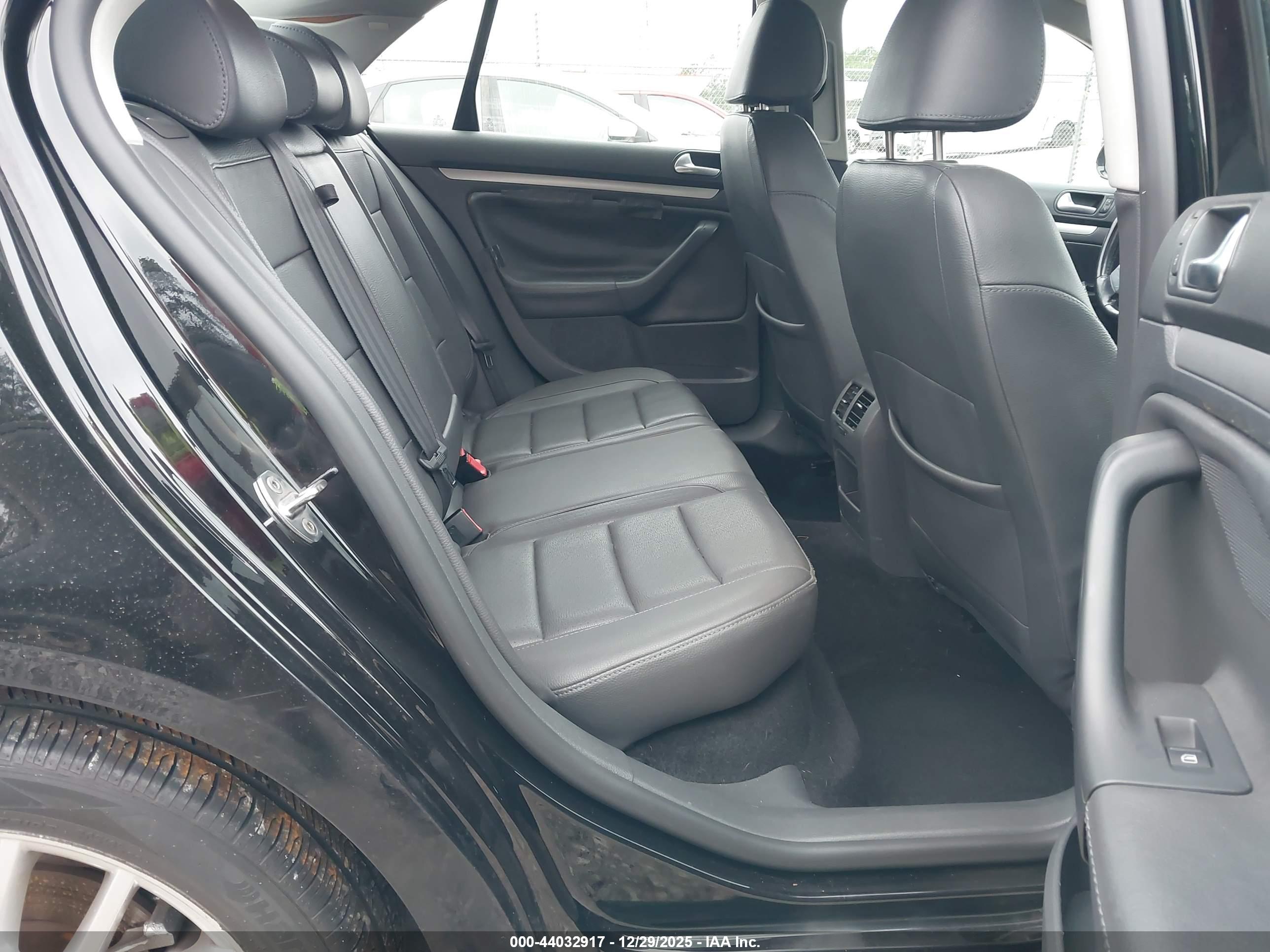 VOLKSWAGEN JETTA image 8