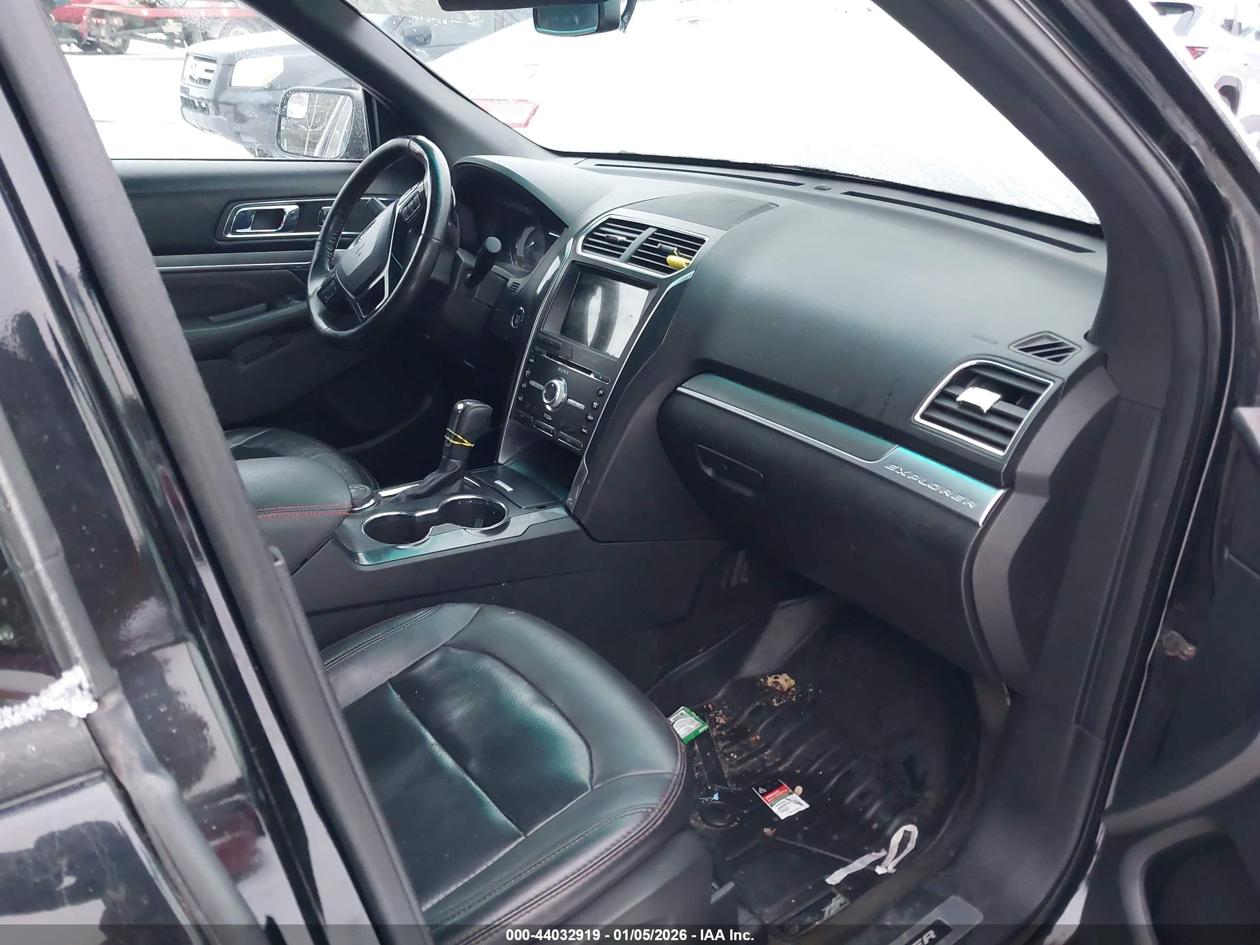 FORD EXPLORER image 5