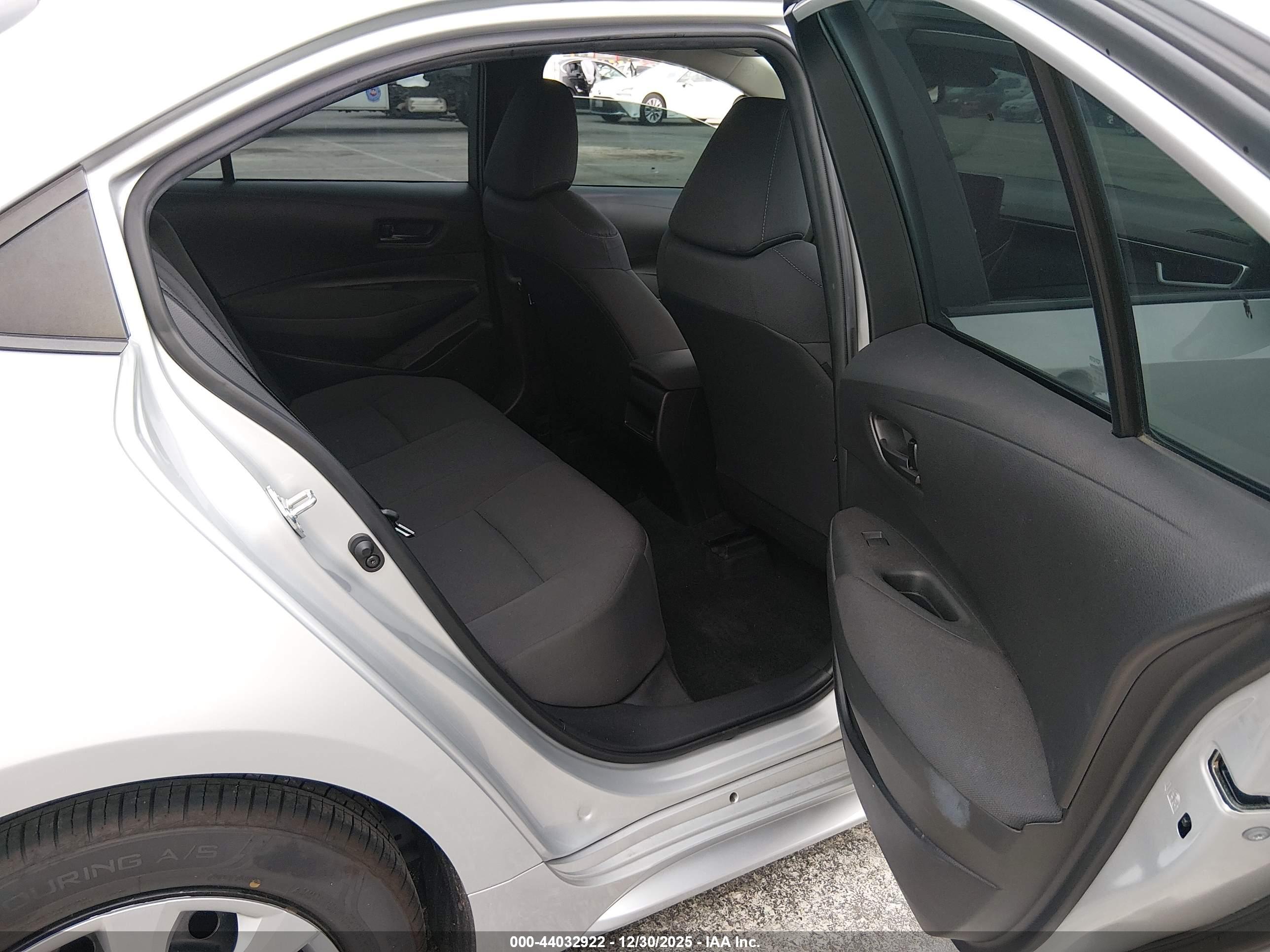 TOYOTA COROLLA image 8