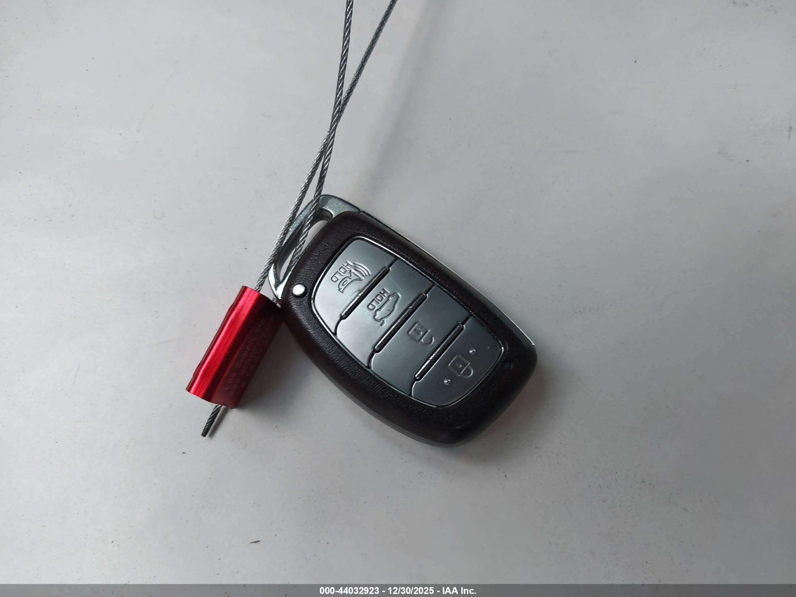 HYUNDAI ELANTRA image 11
