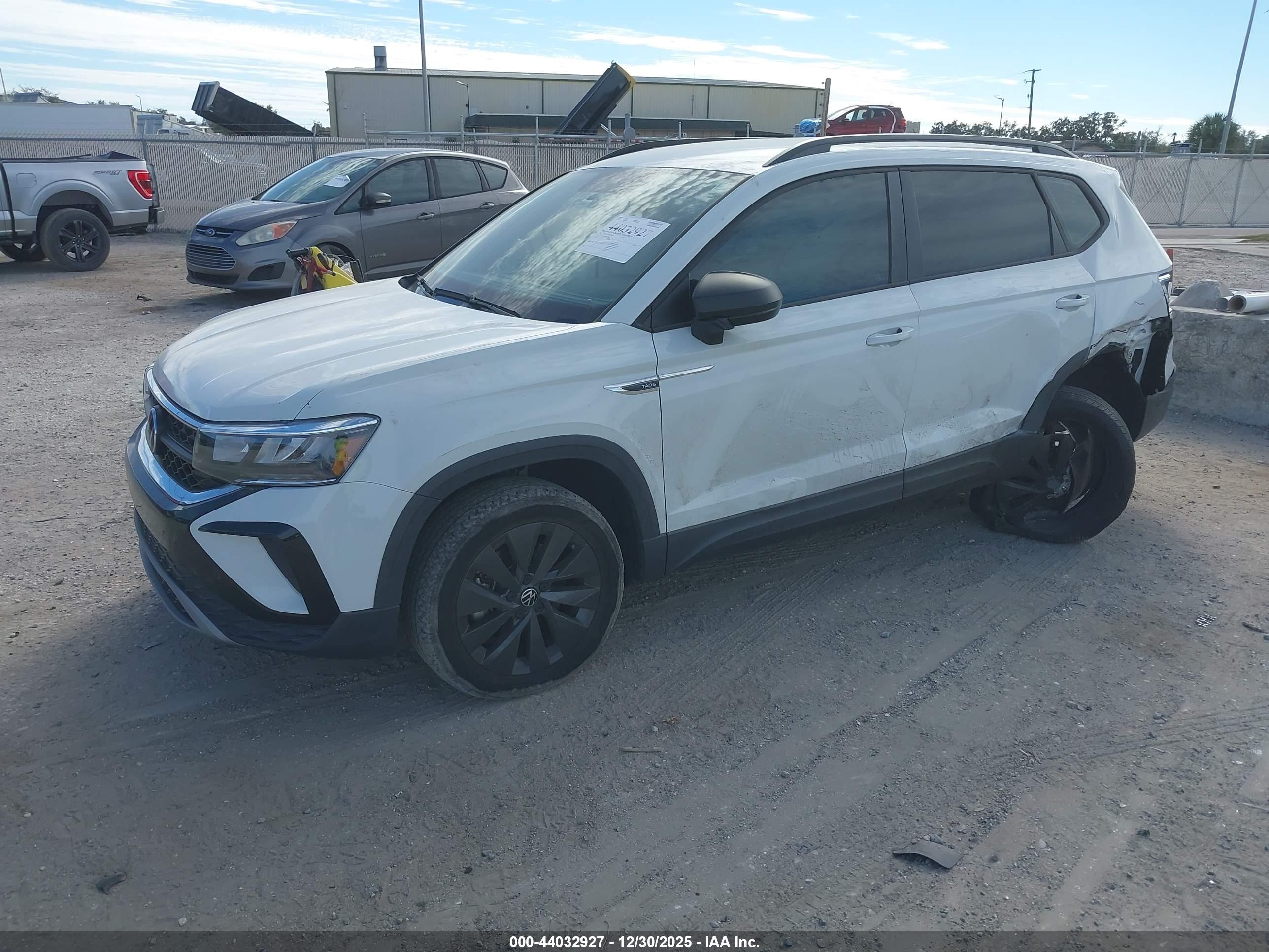 VOLKSWAGEN TAOS image 2
