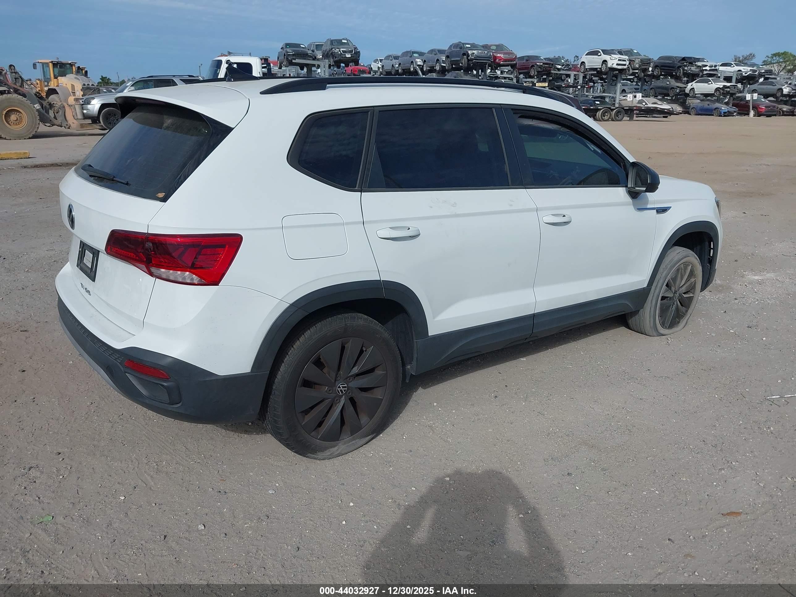 VOLKSWAGEN TAOS image 4