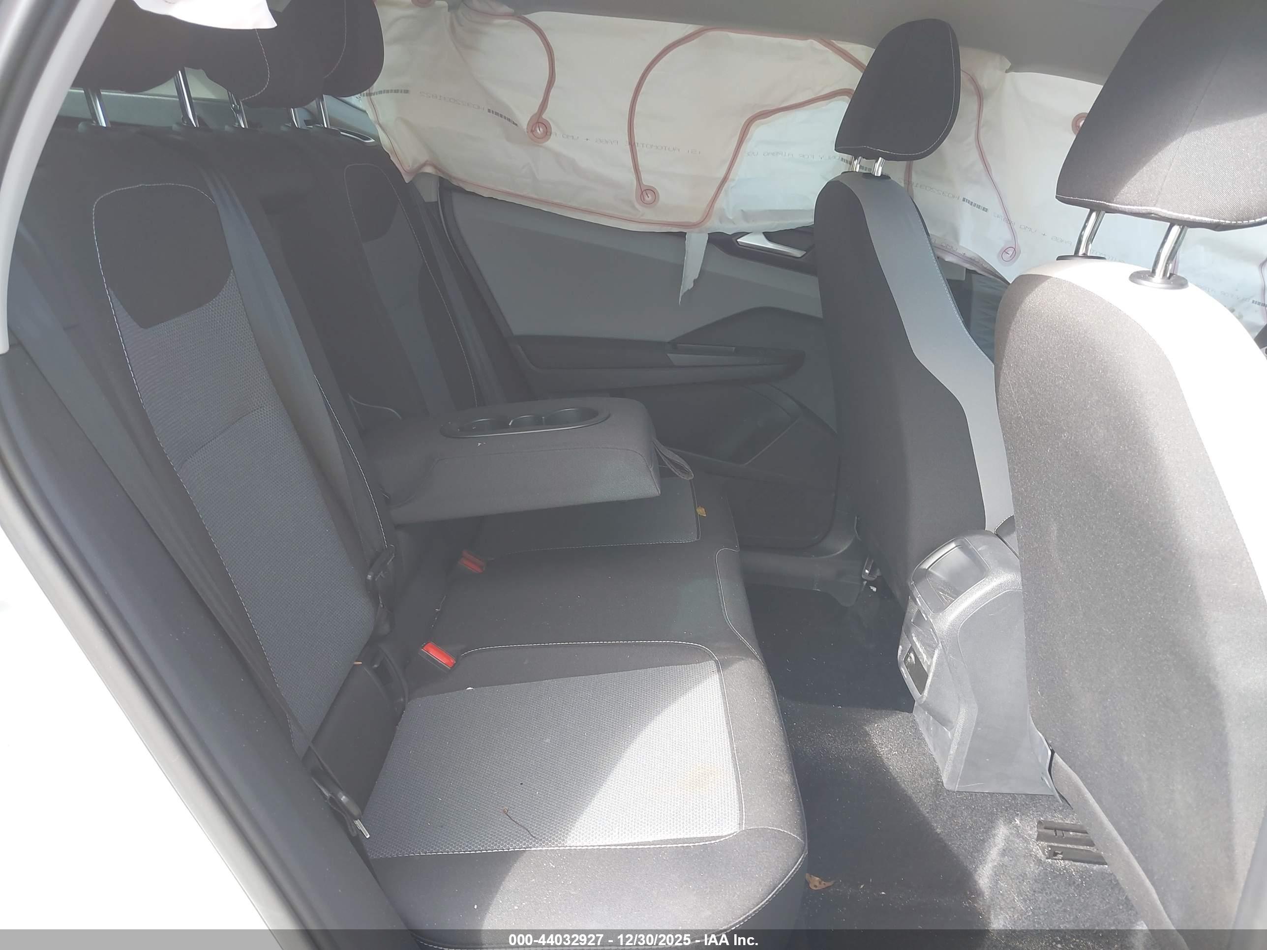 VOLKSWAGEN TAOS image 8