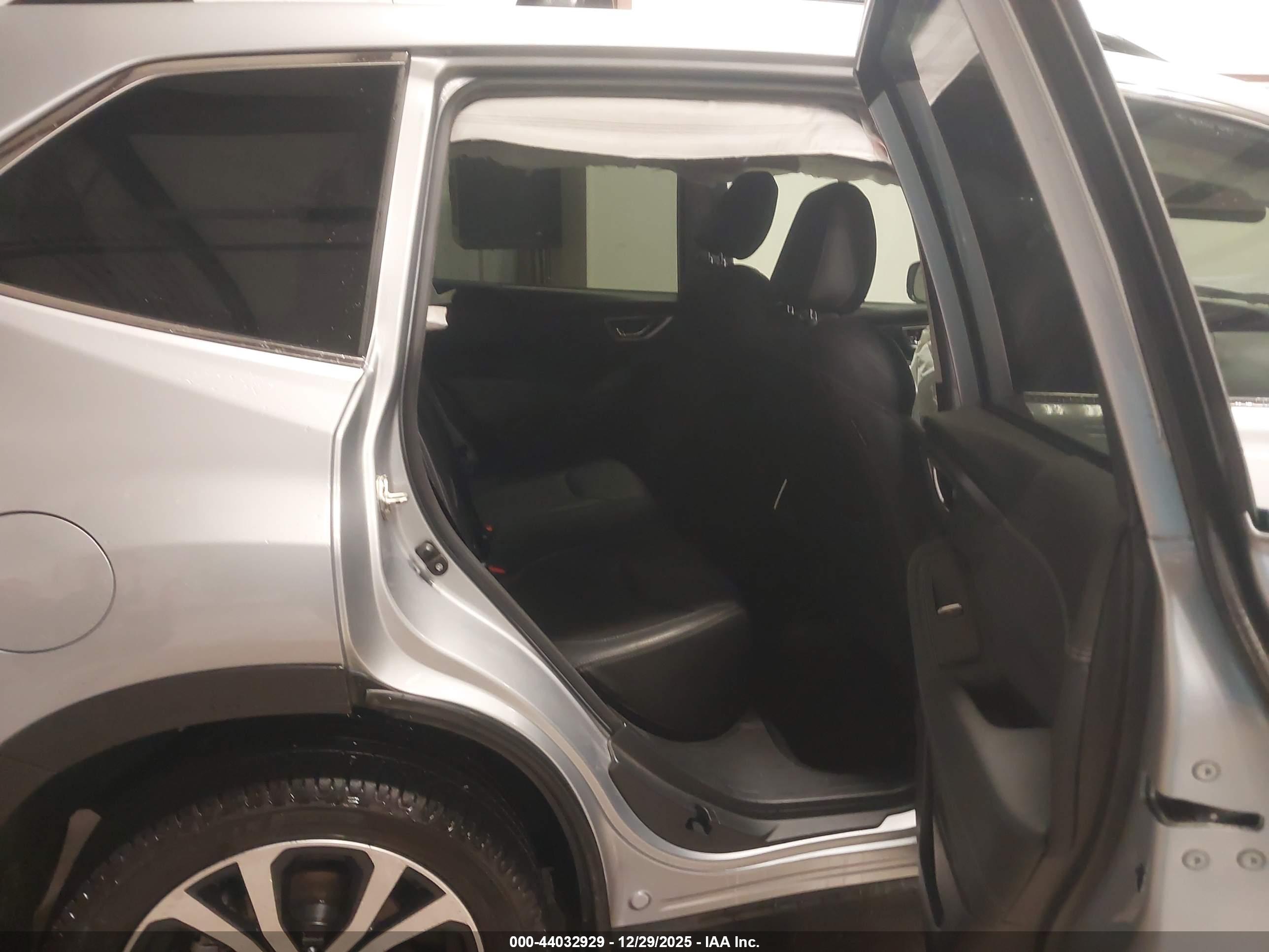 SUBARU FORESTER image 8