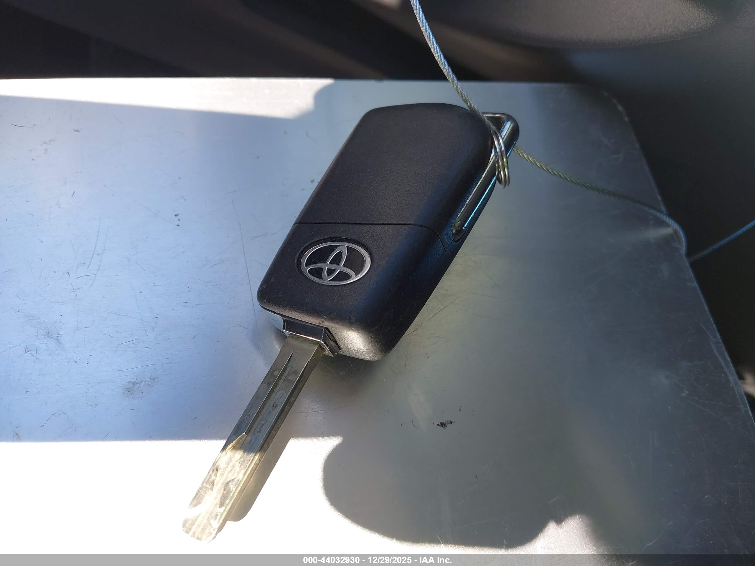 TOYOTA CAMRY image 11