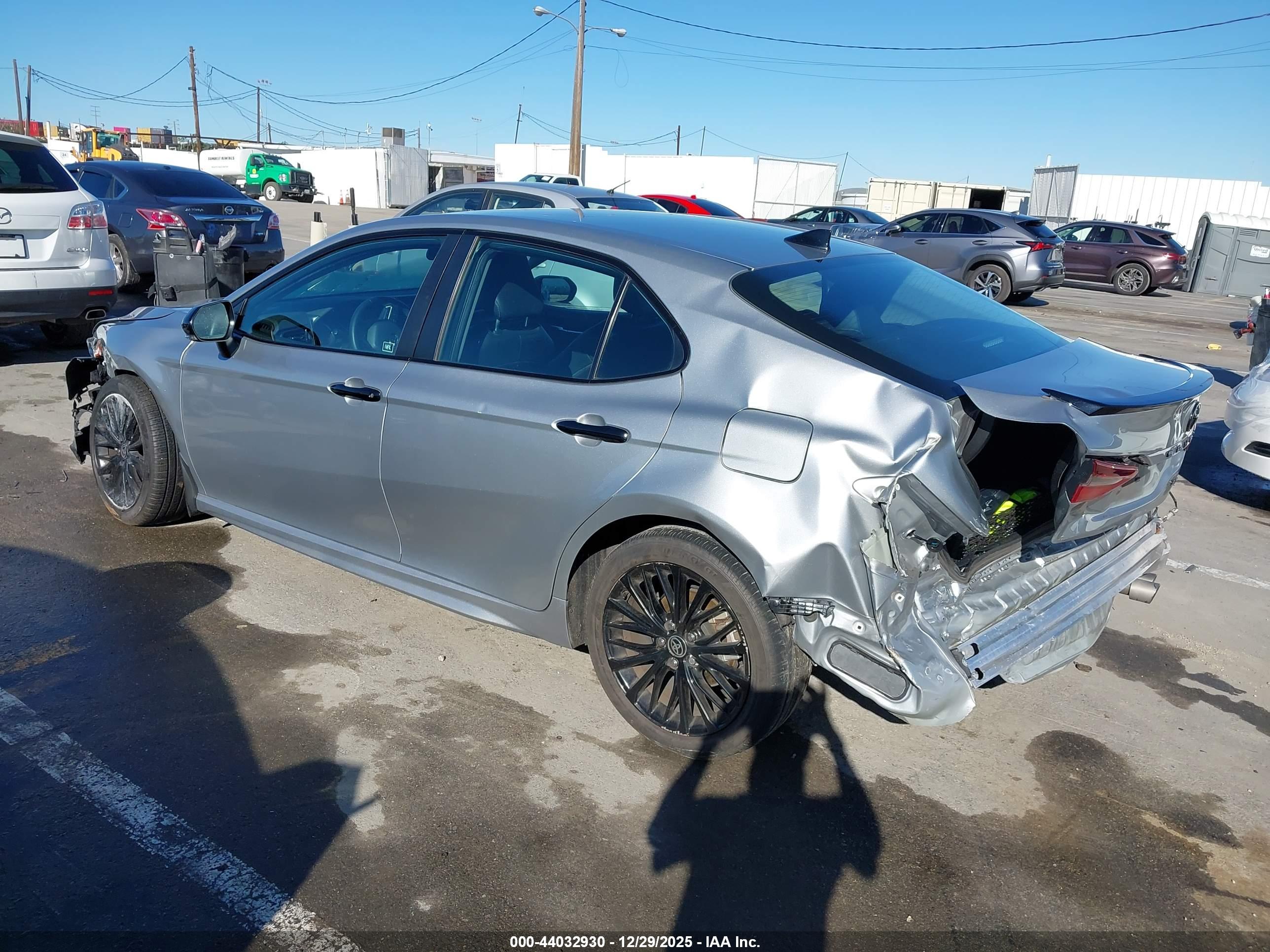 TOYOTA CAMRY image 3