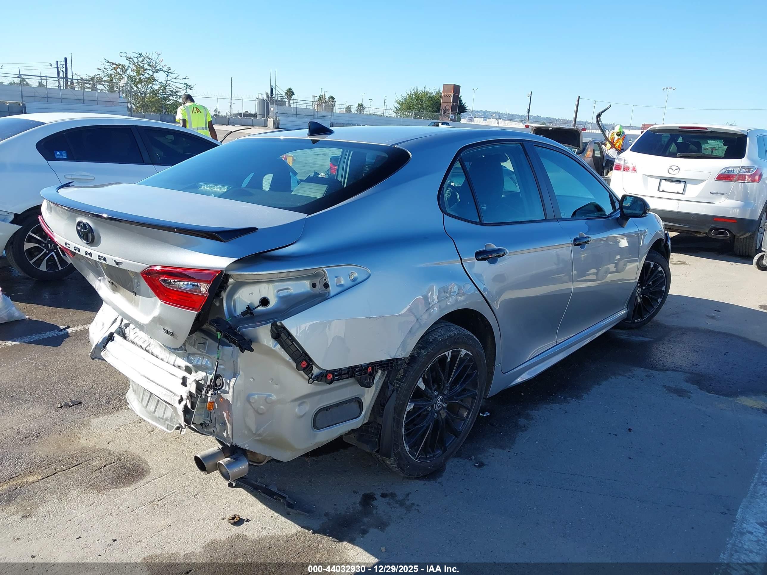 TOYOTA CAMRY image 4
