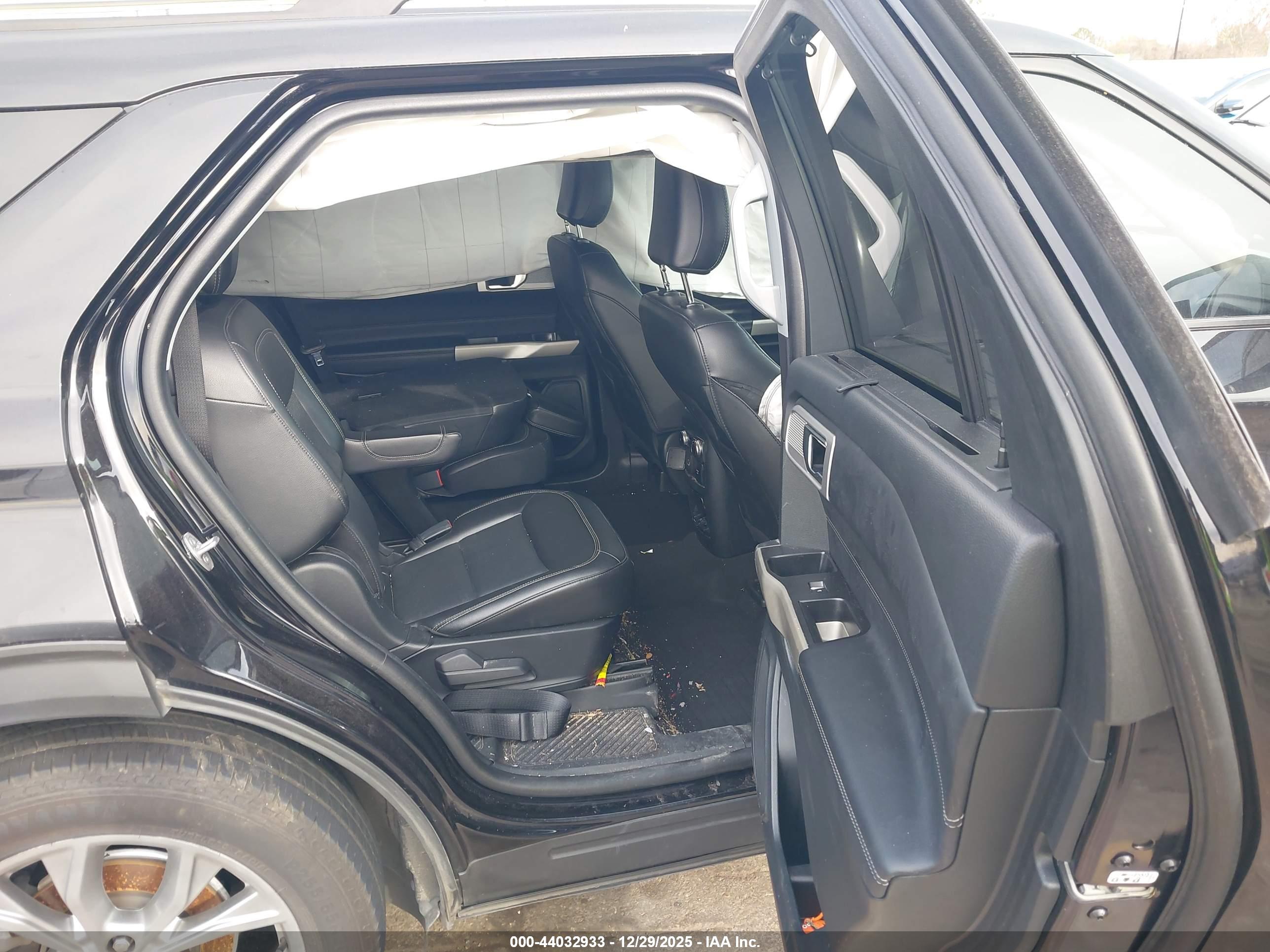 FORD EXPLORER image 8