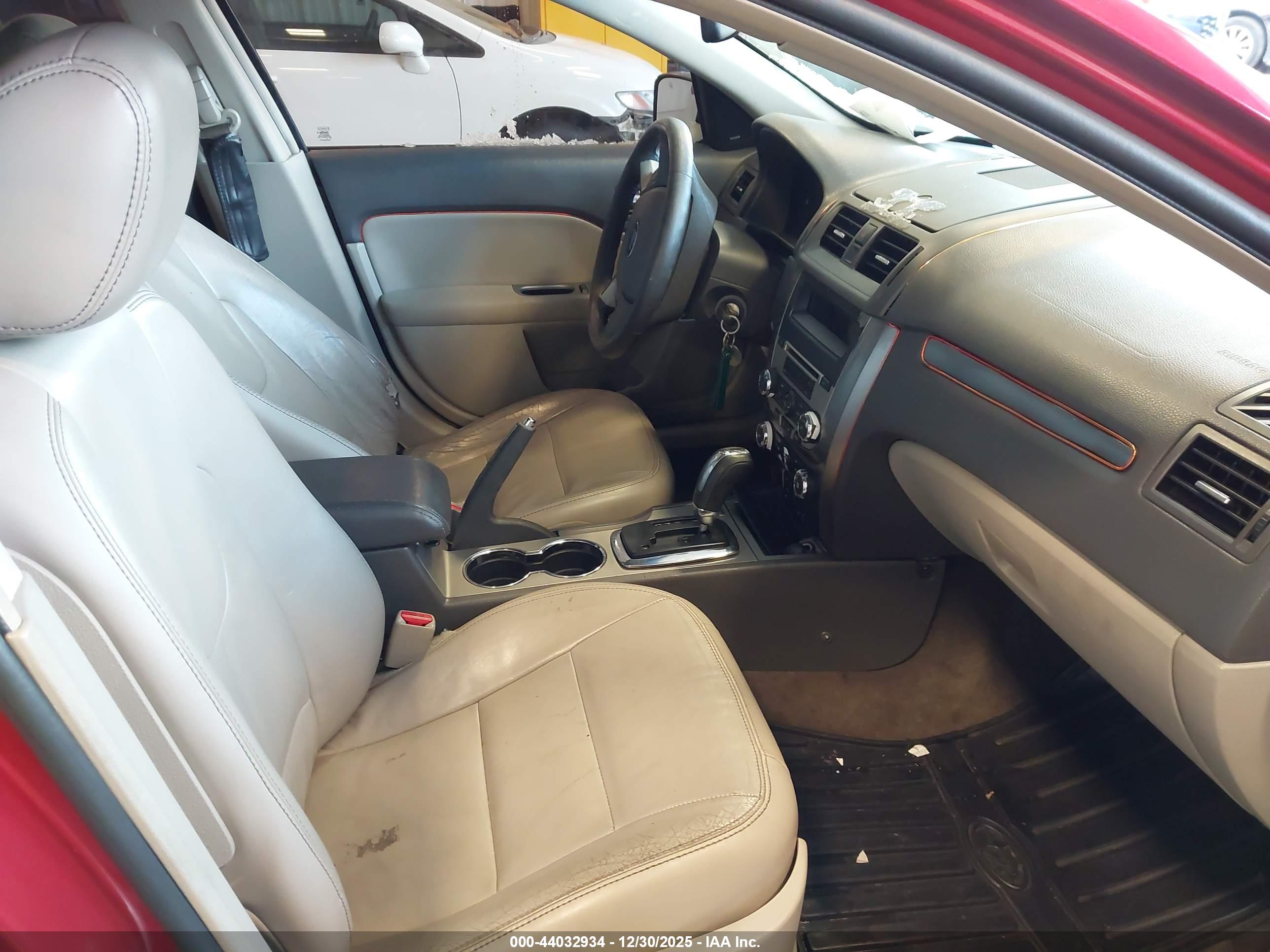 FORD FUSION image 5