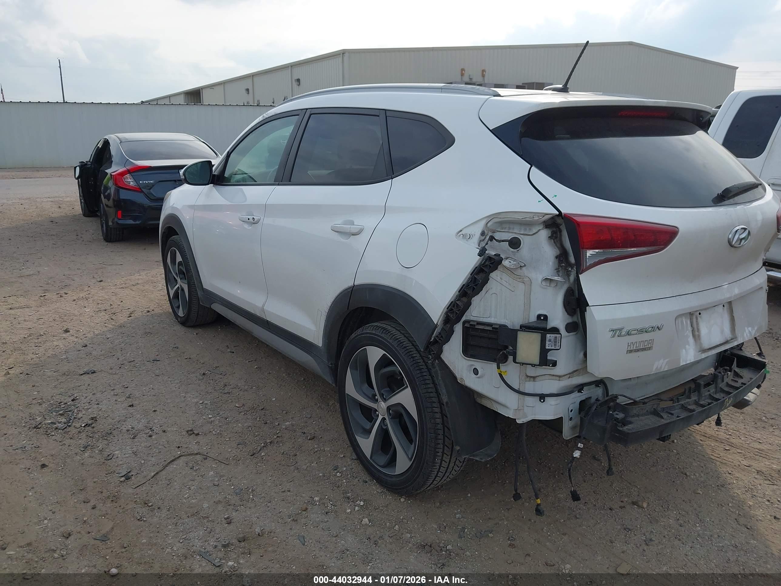 HYUNDAI TUCSON image 3