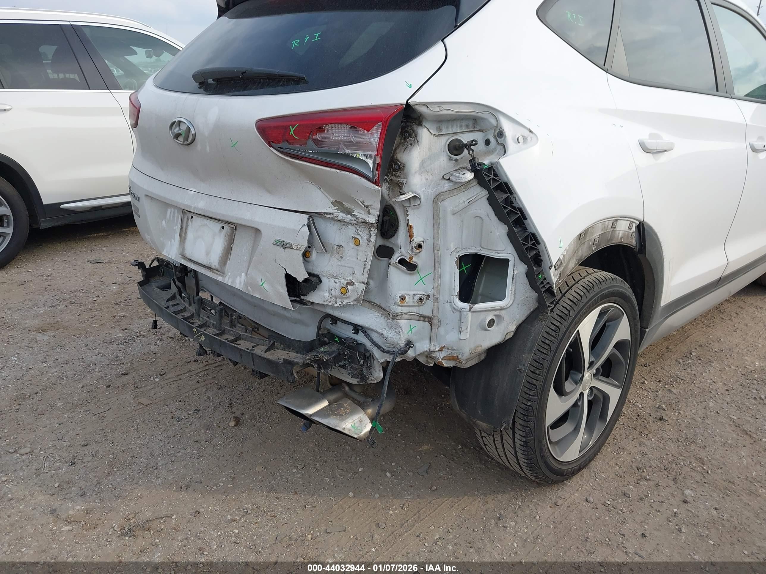 HYUNDAI TUCSON image 6