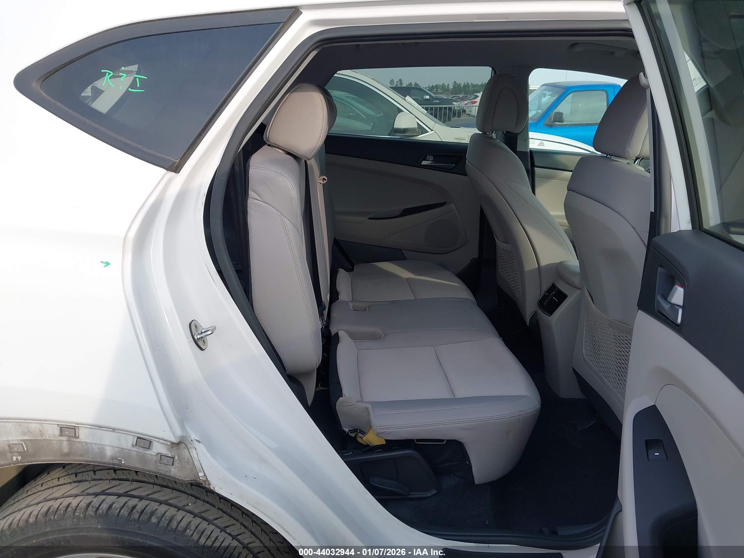 HYUNDAI TUCSON image 8