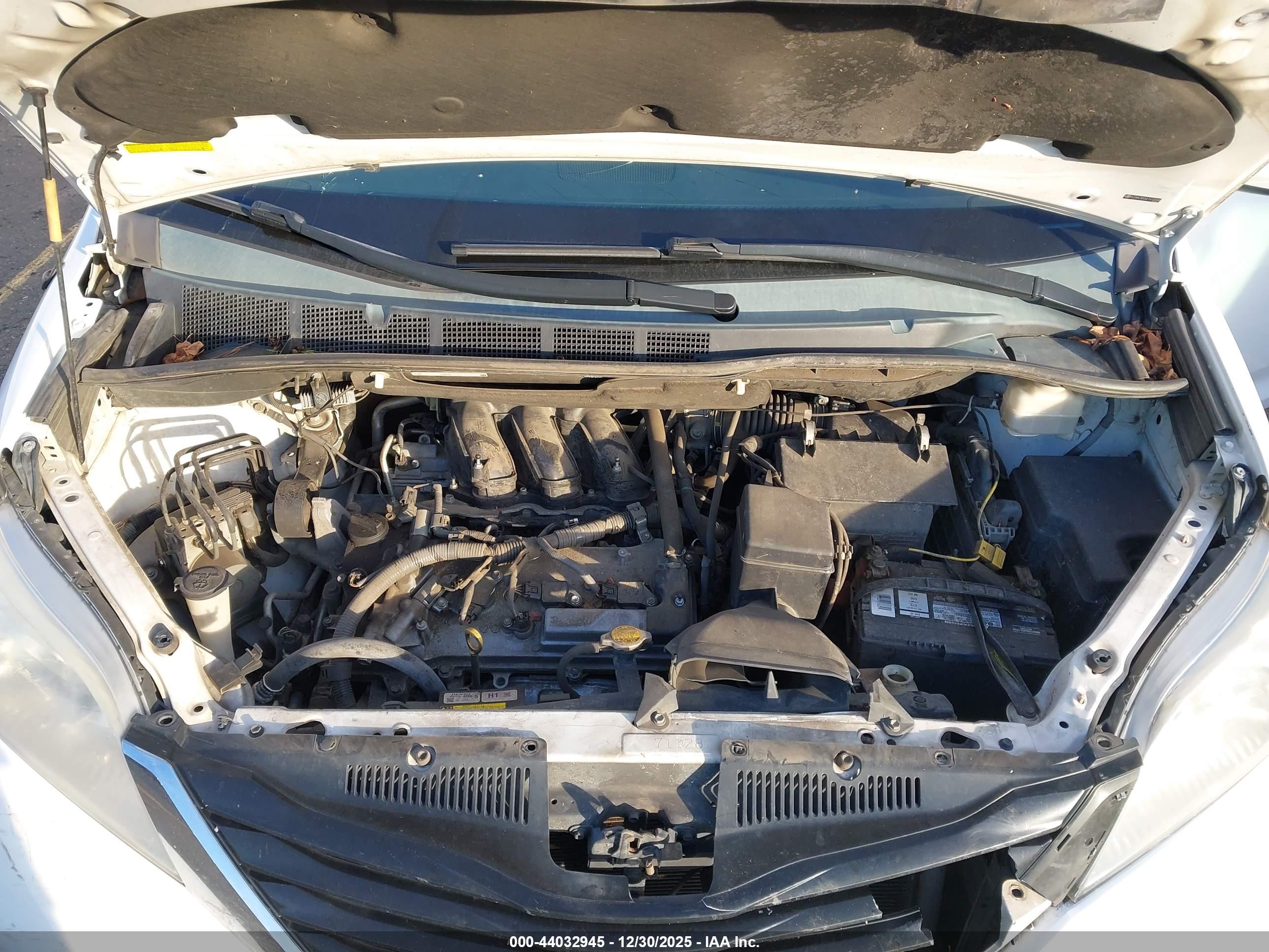 TOYOTA SIENNA image 10