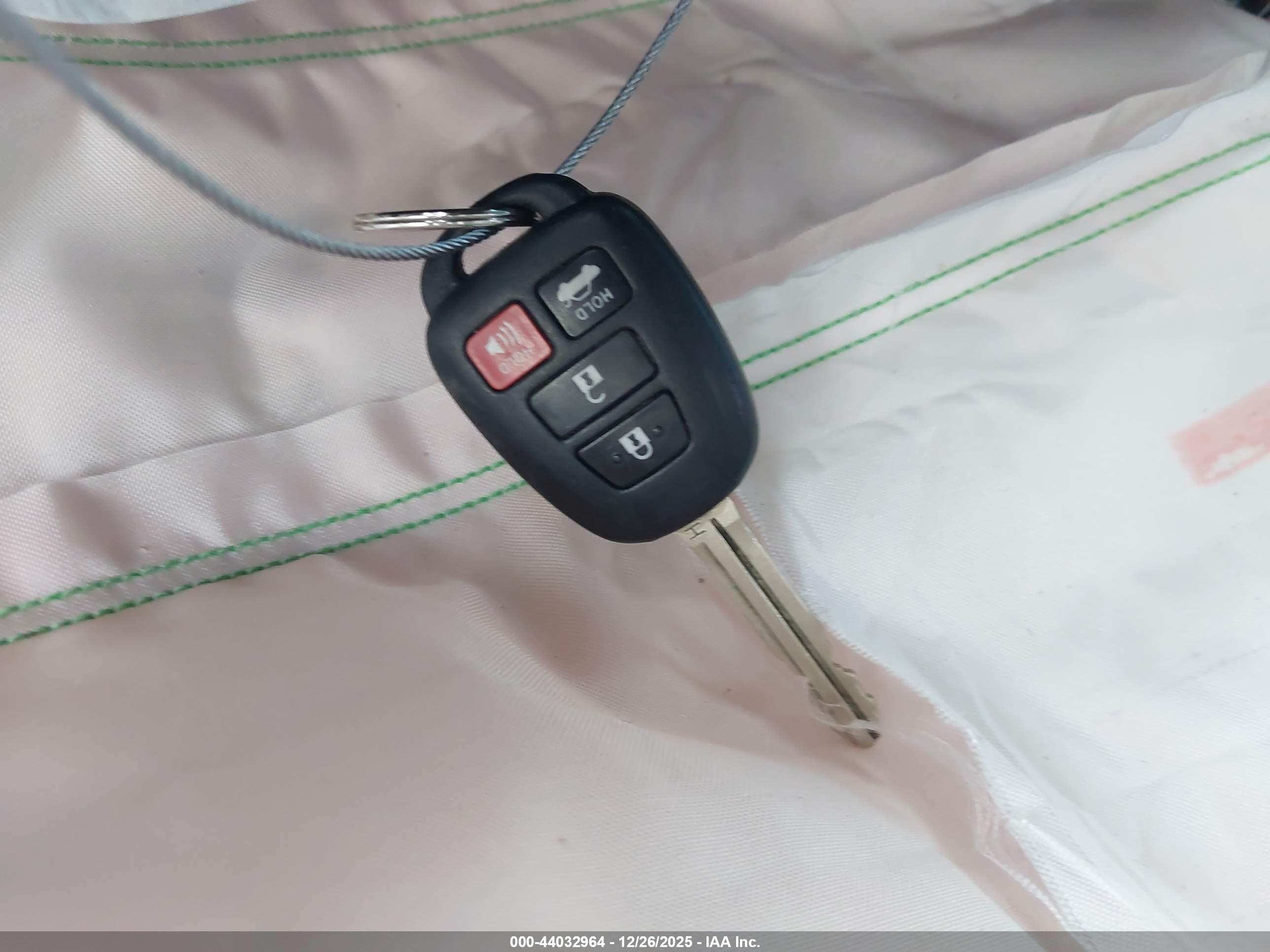 TOYOTA CAMRY image 11