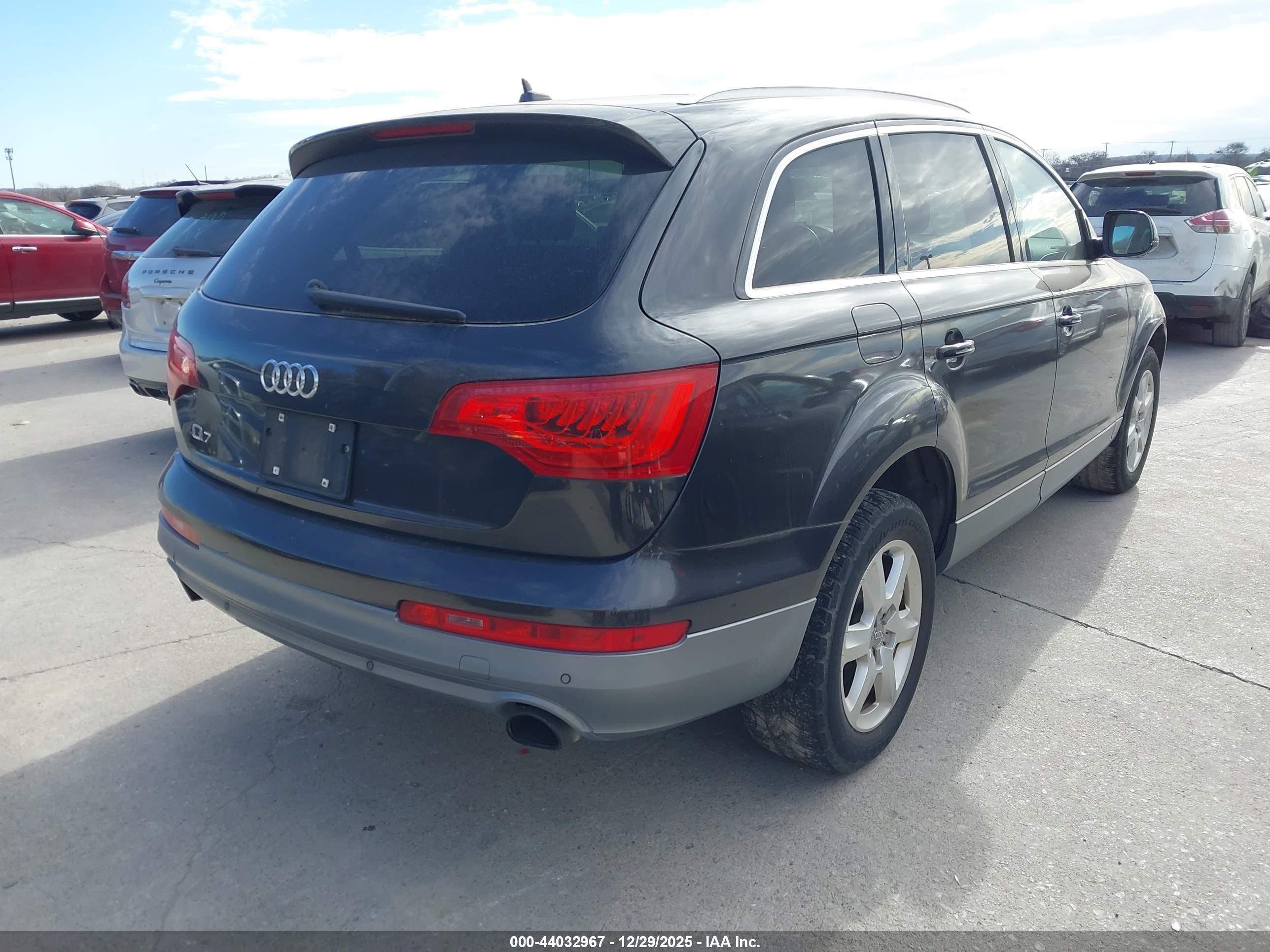 AUDI Q7 image 4