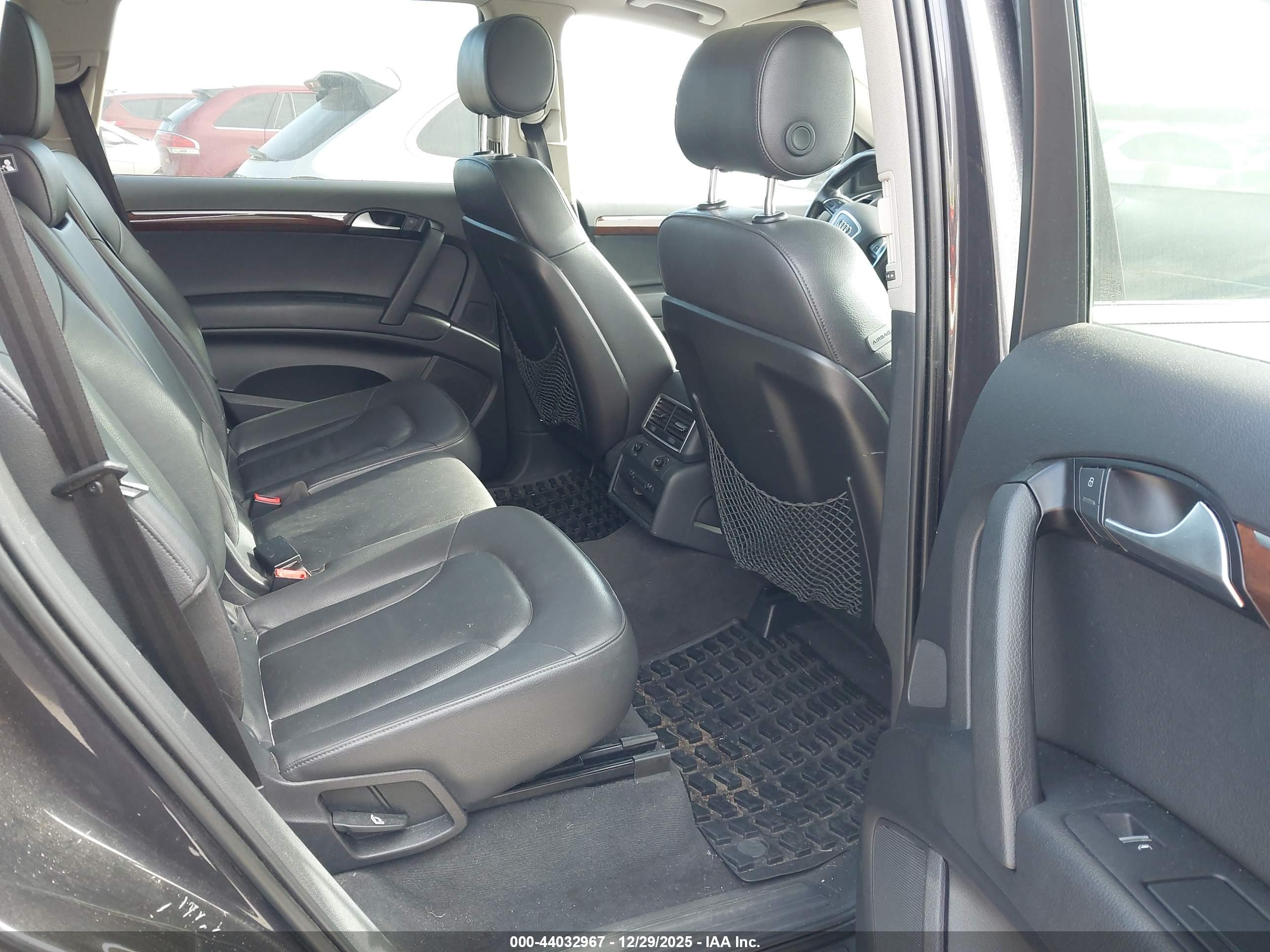 AUDI Q7 image 8