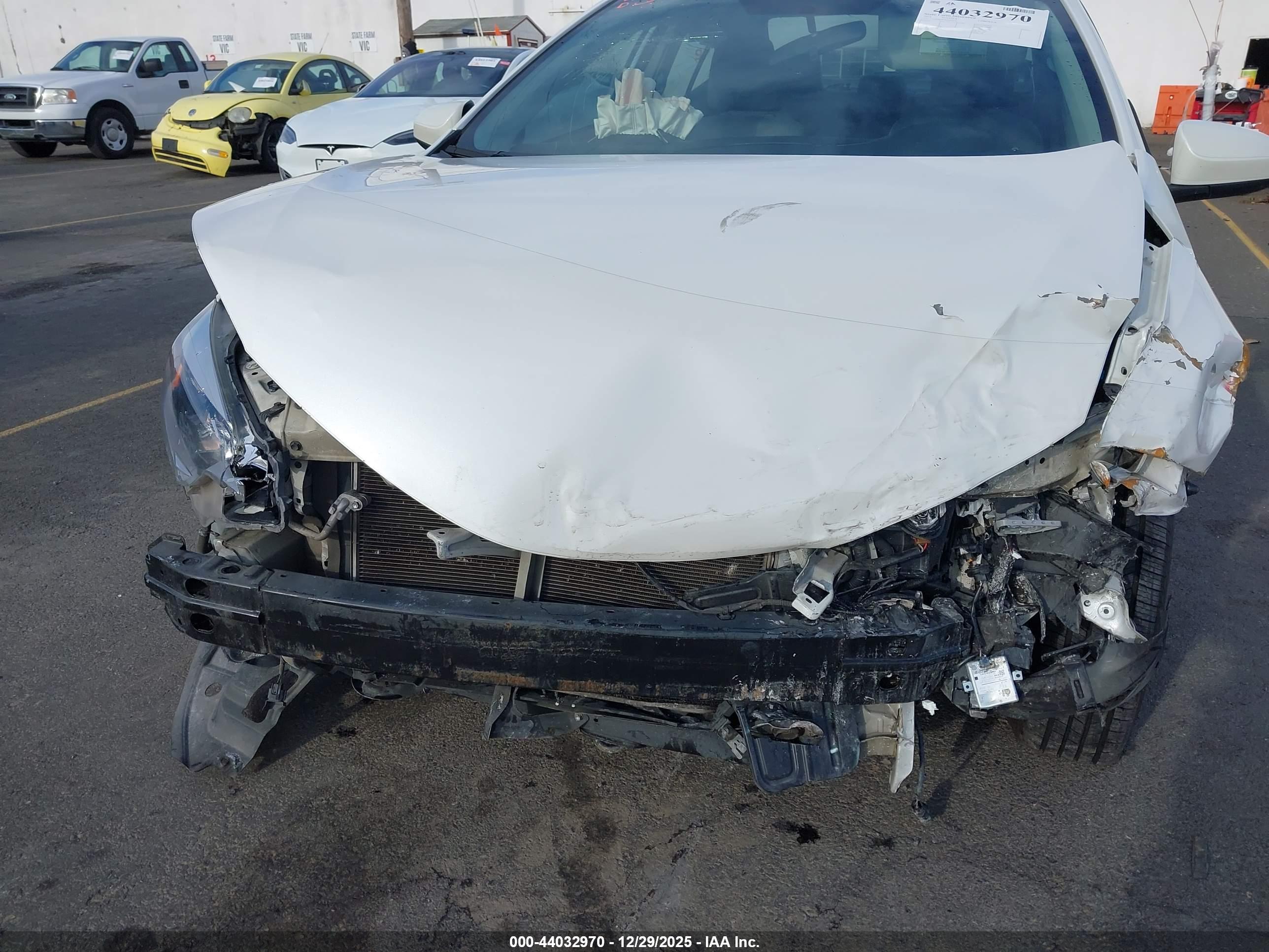 TOYOTA COROLLA image 6