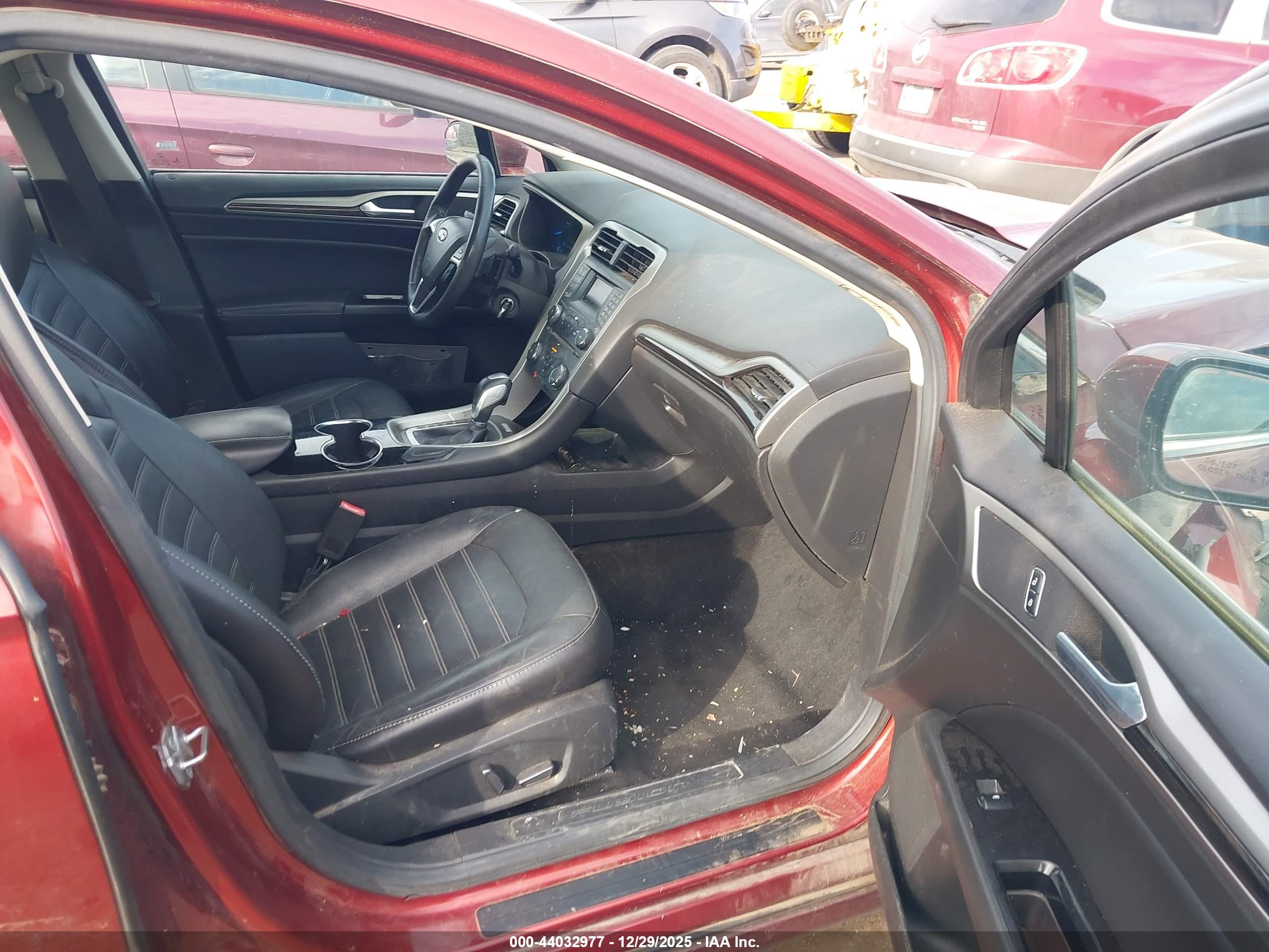 FORD FUSION image 5
