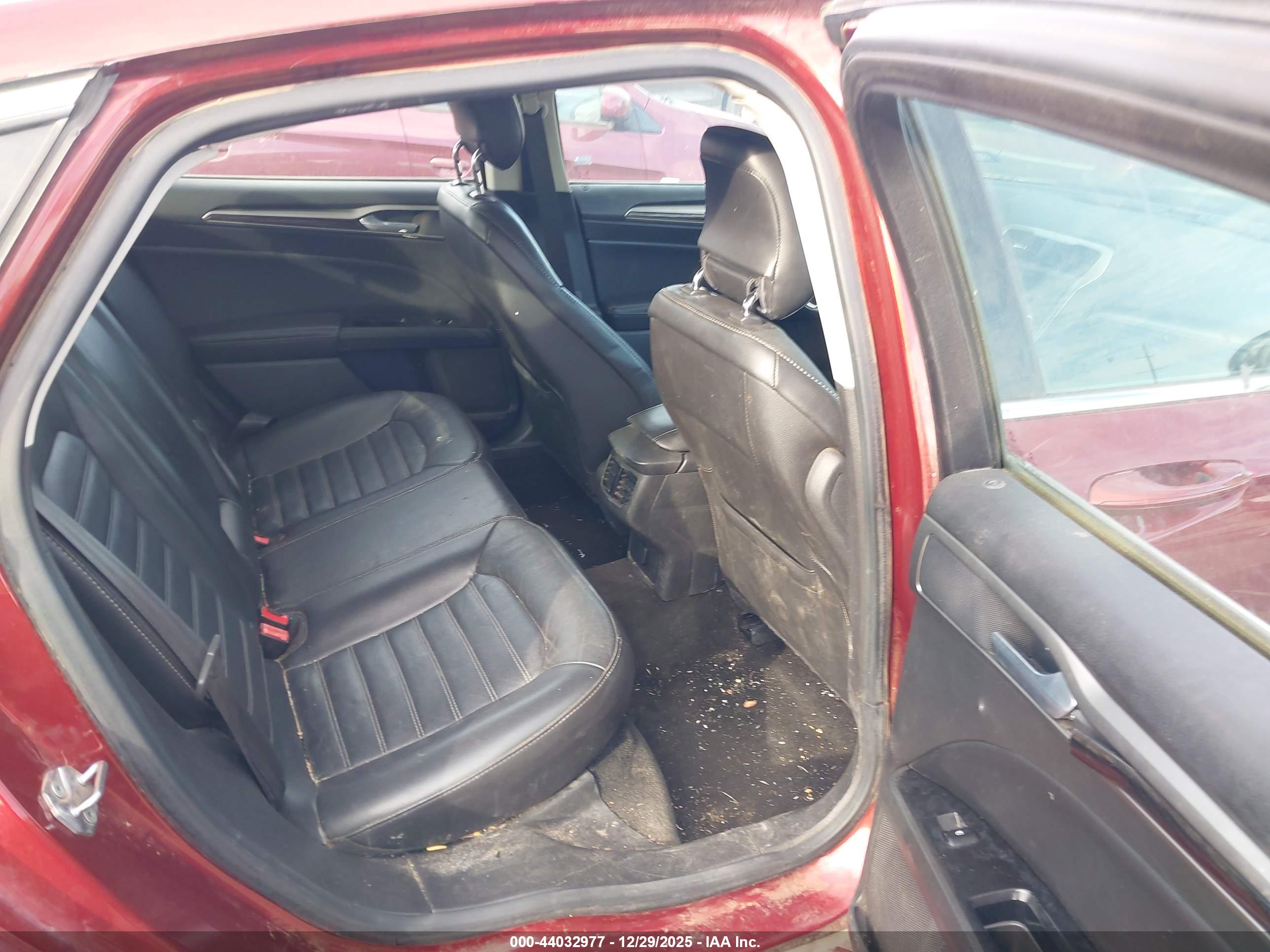 FORD FUSION image 8