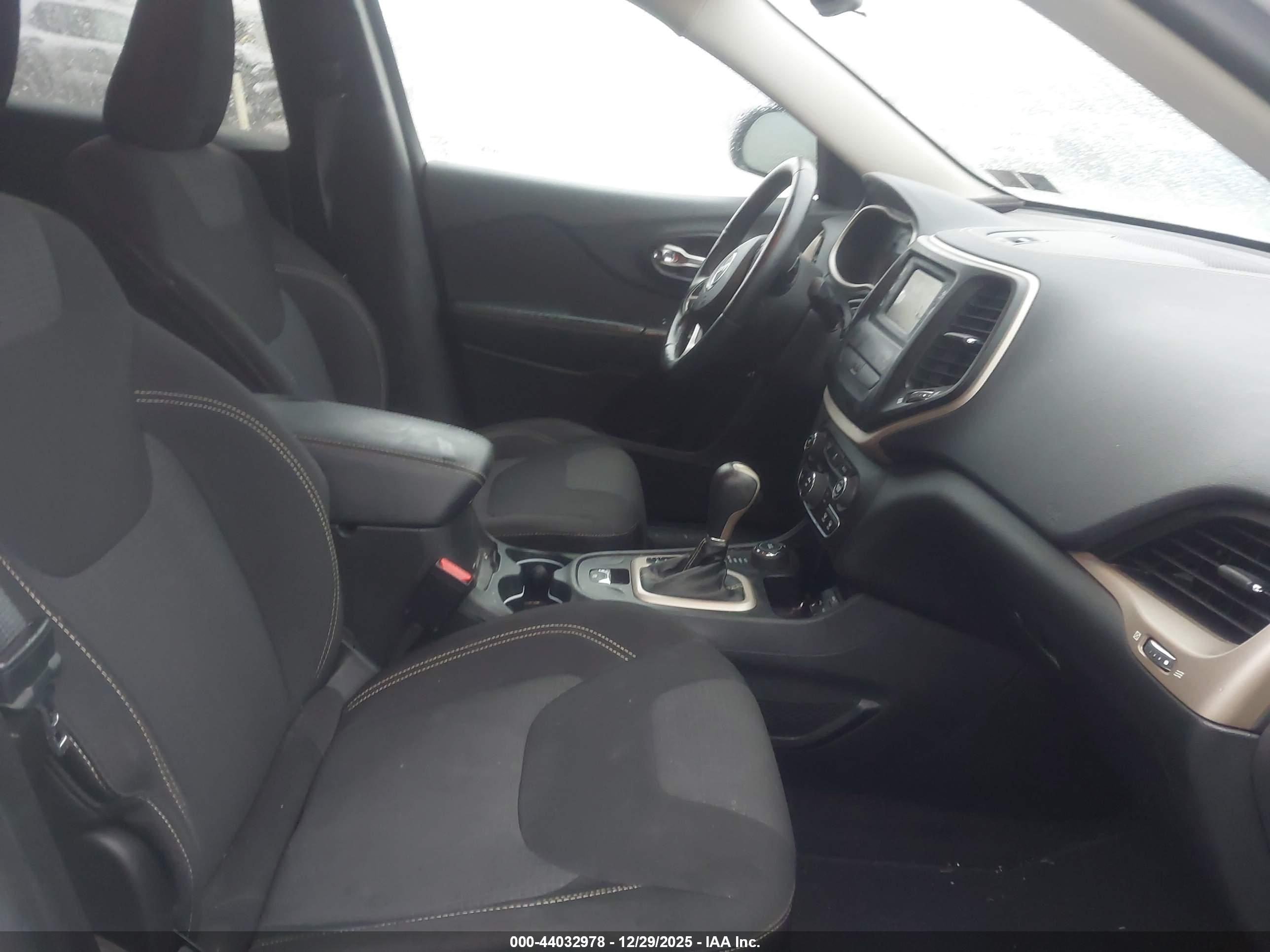 JEEP CHEROKEE image 5