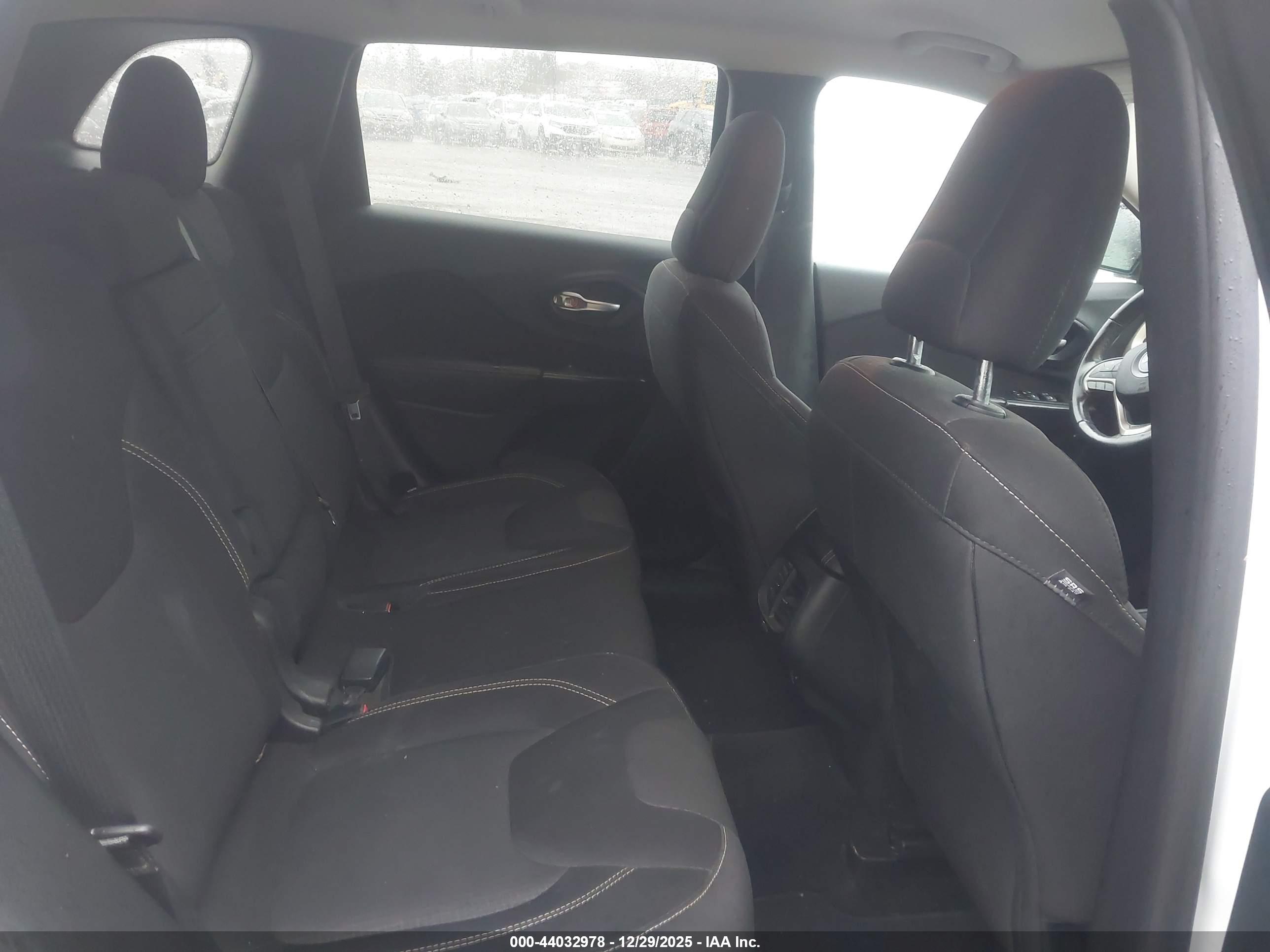 JEEP CHEROKEE image 8