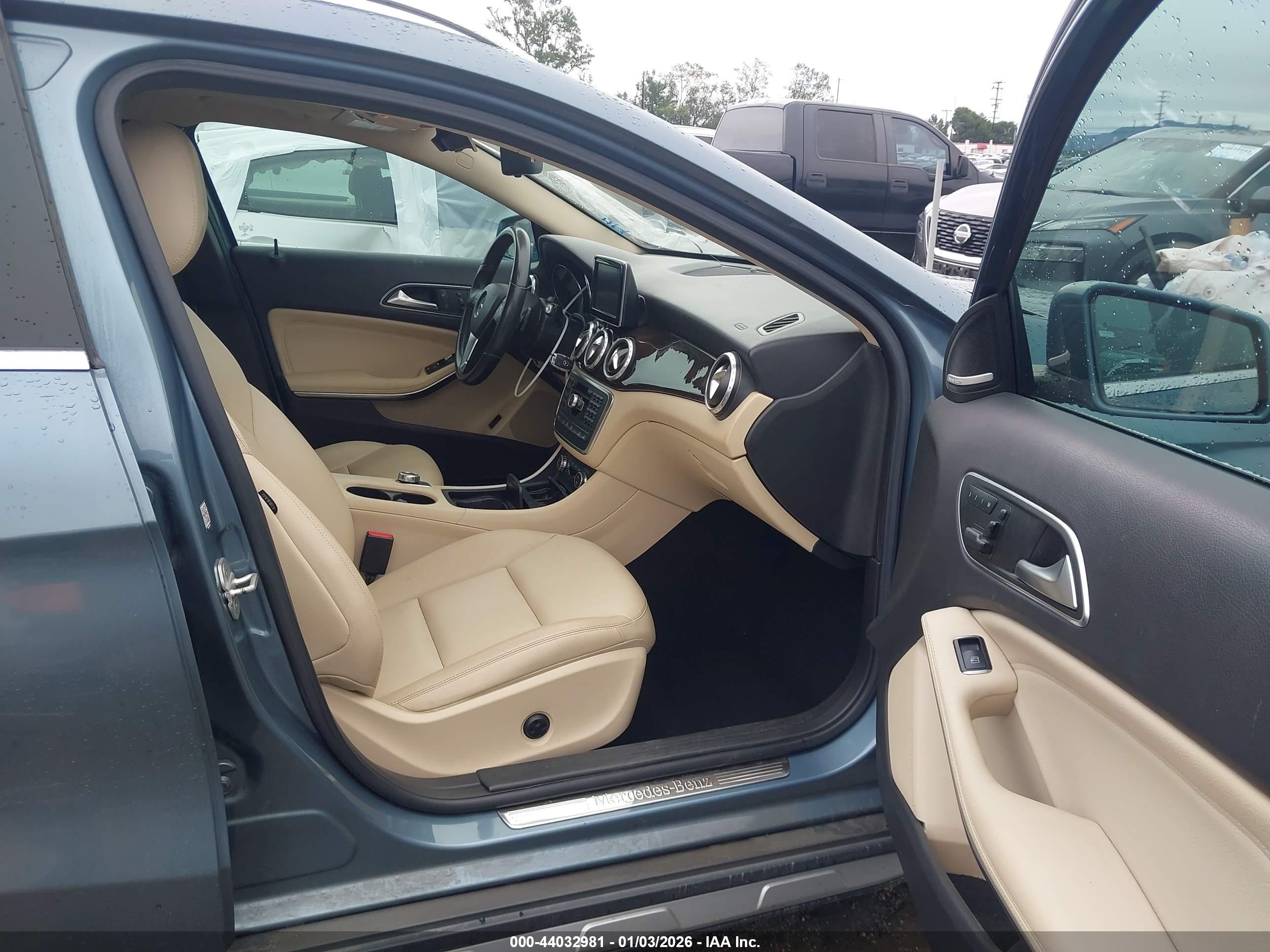 MERCEDES-BENZ GLA image 5