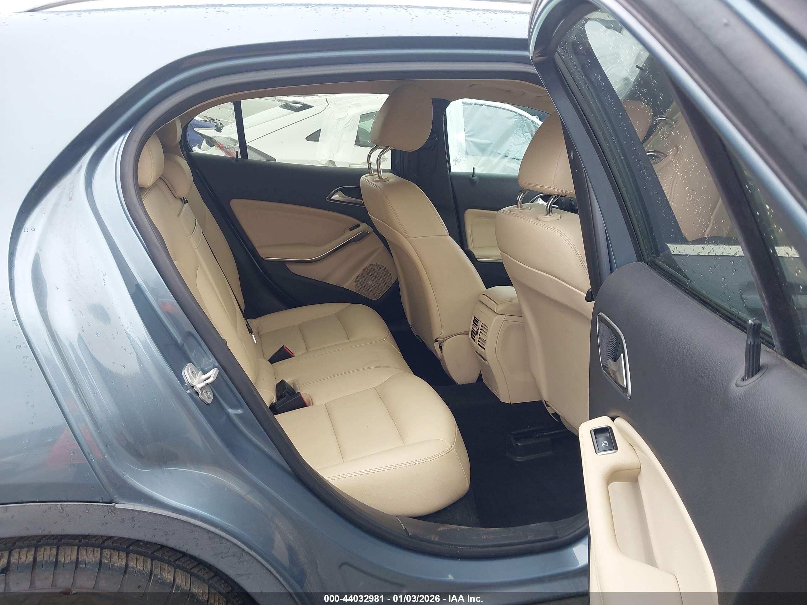 MERCEDES-BENZ GLA image 8