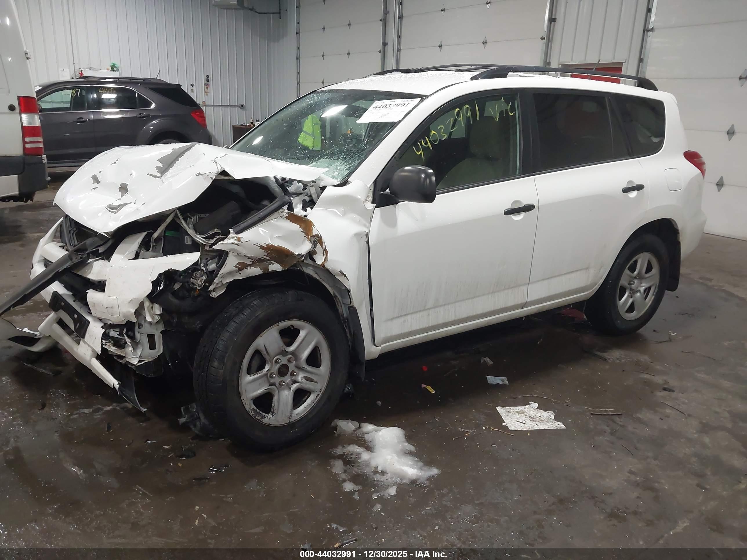TOYOTA RAV4 image 2
