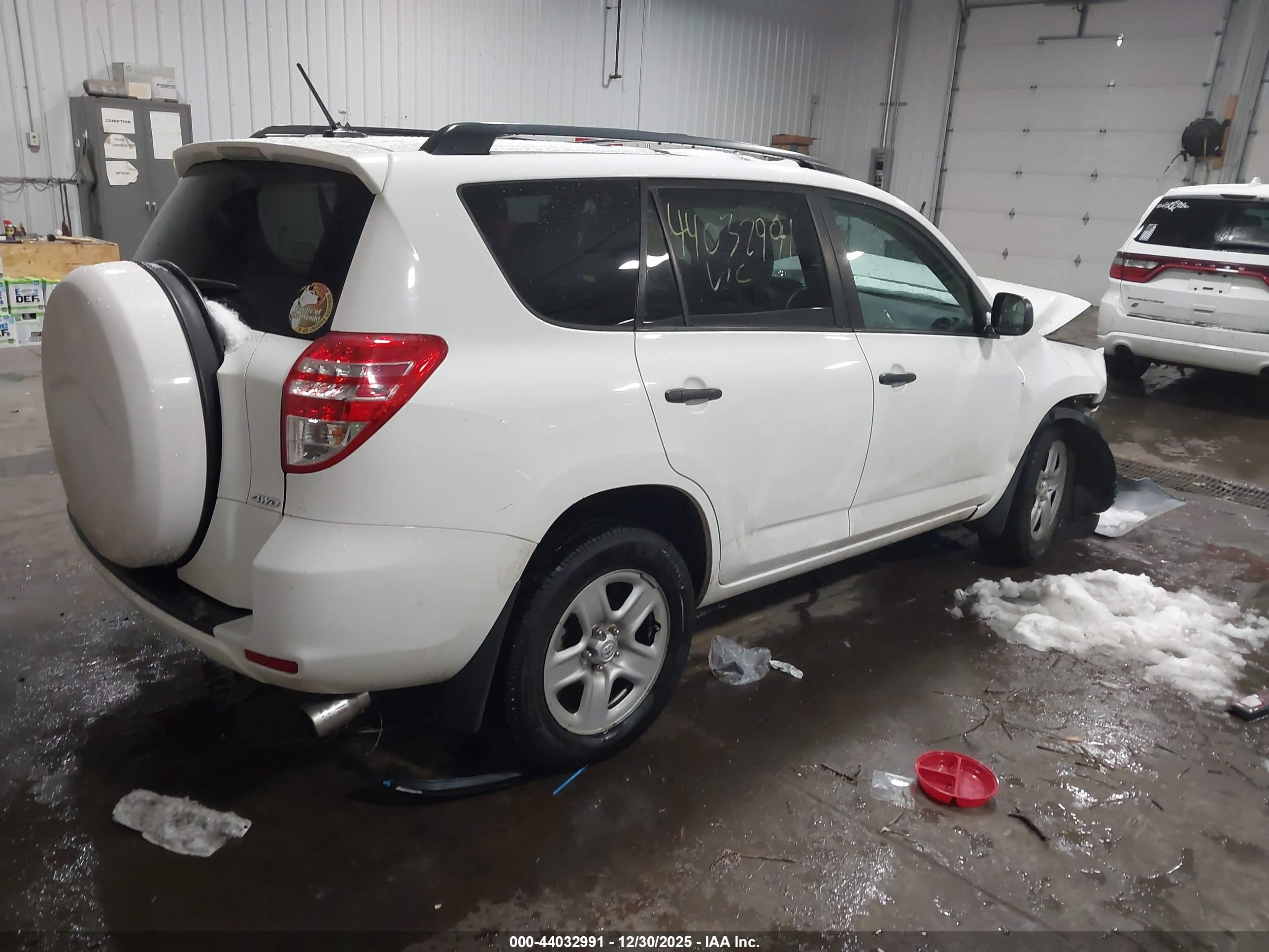 TOYOTA RAV4 image 4